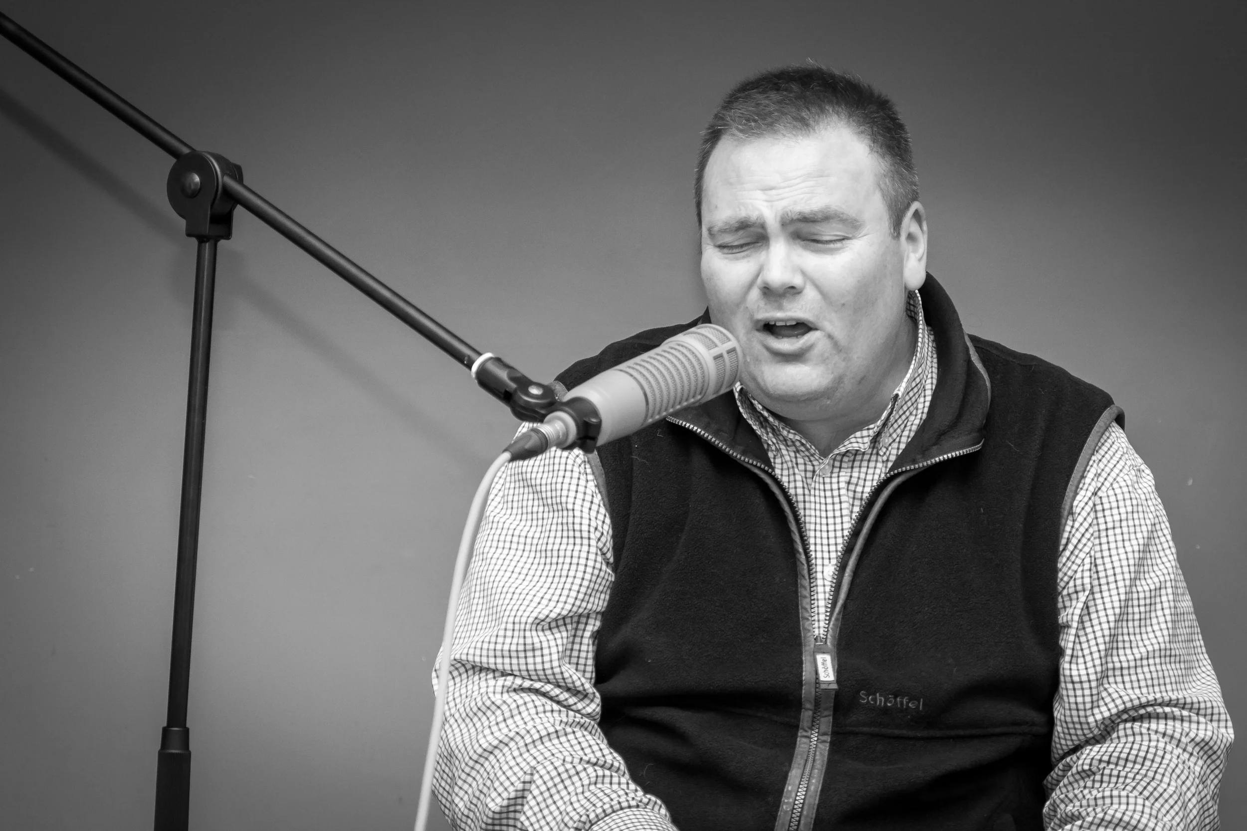 Simon singing 1_Mono.jpg