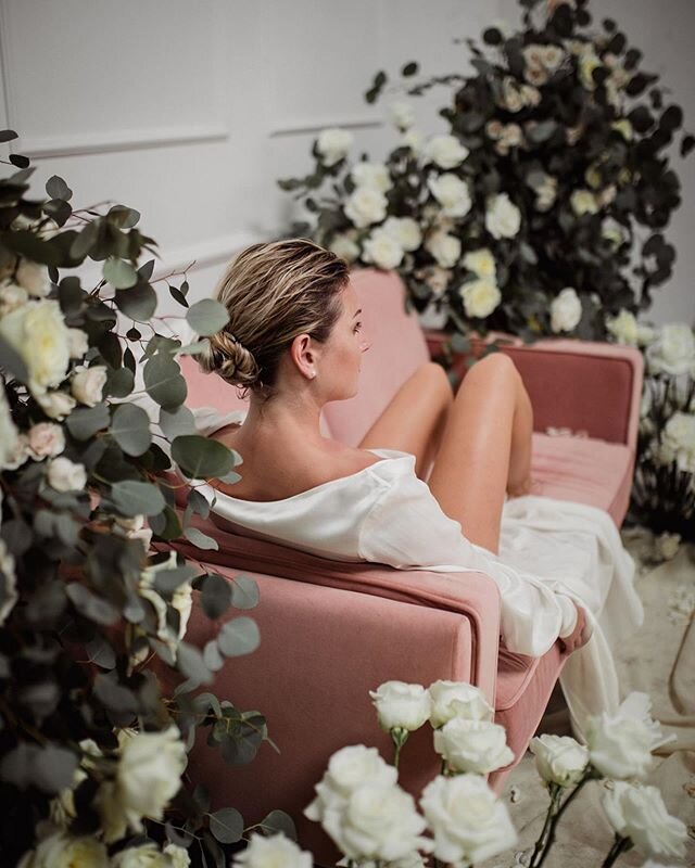 ~ I&rsquo;m just gonna sit here until all this craziness is over ~ [via @tablesevenkw ]
.
.
.
.  #keywest #keywestwedding #keywestphotography #pinkvelvetsofa #weddinginspo #keywestphotographer #keywestelopement #lookslikefilm #coronavirus #model #mod