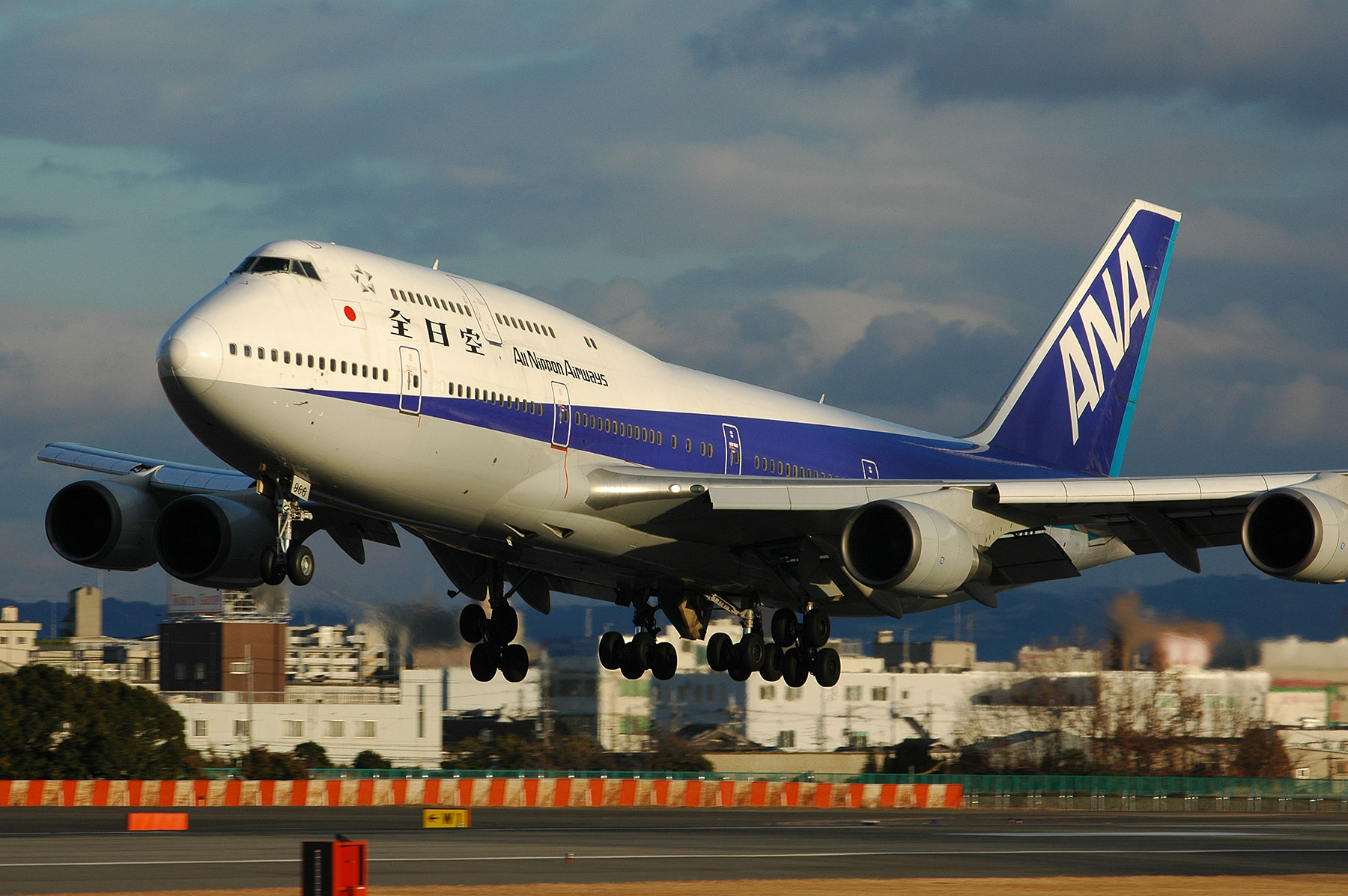 JA8966 - All nippon airlines, delivered dec 1995, retired jan 2014 Audio panels, various trim and overhead panels