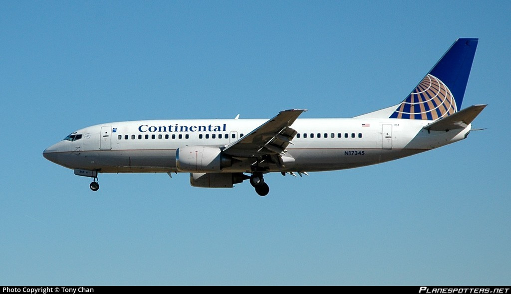 N17345 - continental airlines 737 delivered may 1987 retired jul 2009 flight controls