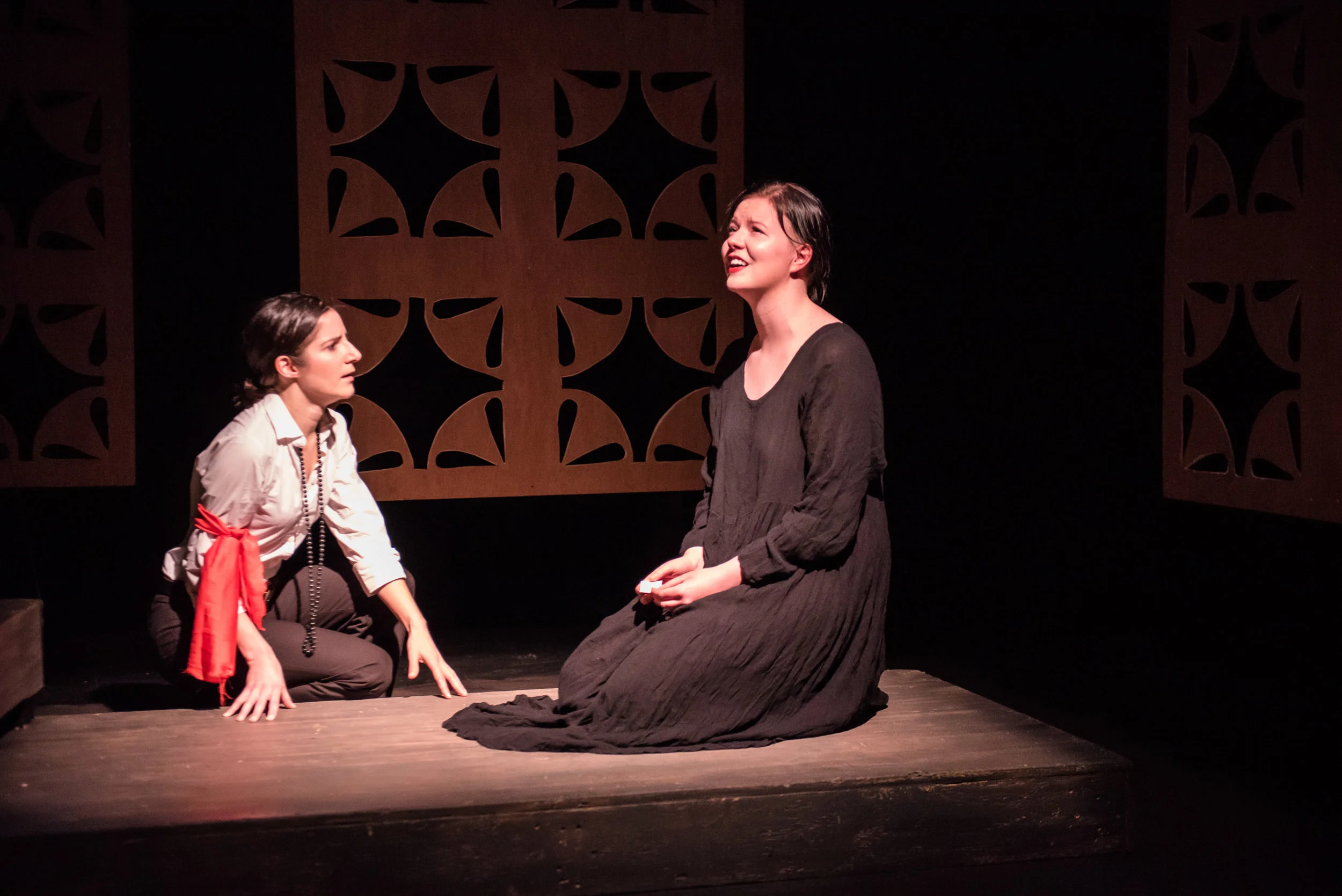 Sarah Deller as Bel-imperia and Rachel Hastings as the Ghost of Don Andrea, Villains Theatre - The Spanish Tragedy. Photo by http://www.stoometz.com/