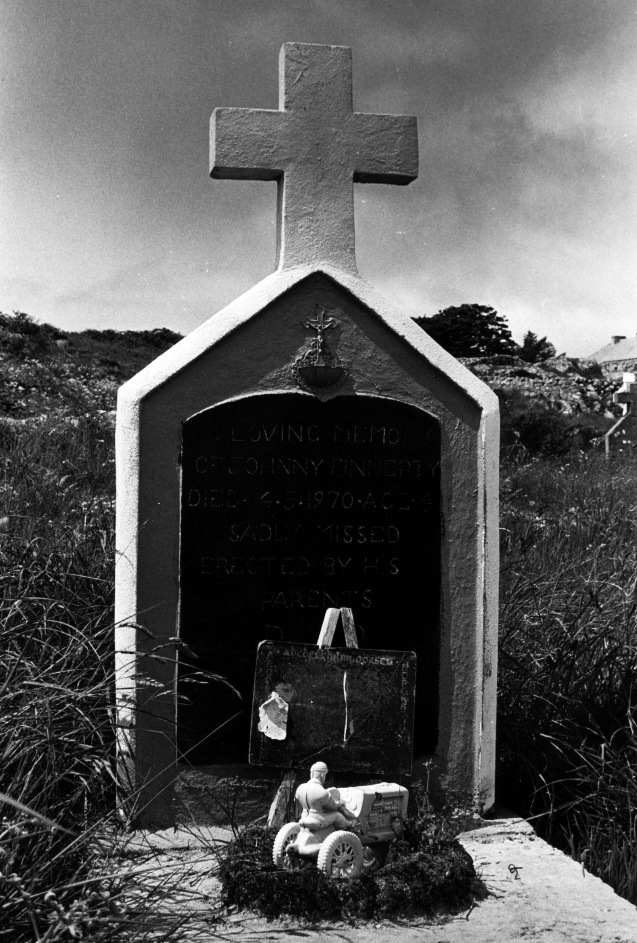 CHILD HEADSTONE.jpg