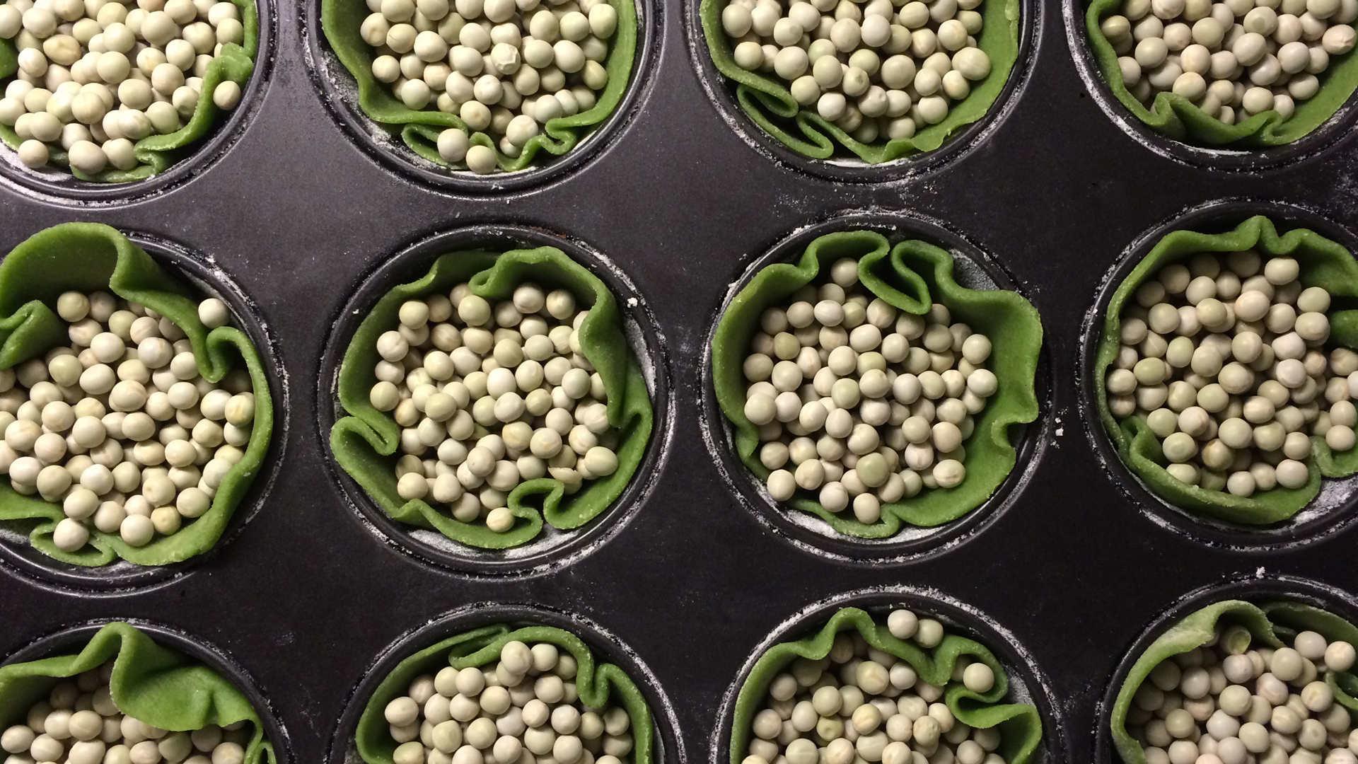 ....Spinach Cups Before Baking..Pinaattikupit ennen leipomista....