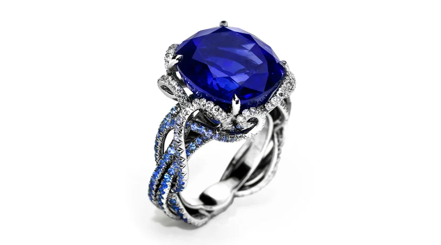 Medusa Ring 900x500.jpg