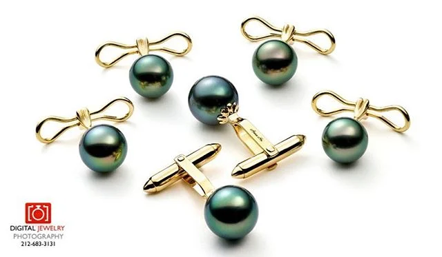 Green Tahitian Pearl cufflinks. Simple and clean. #digitaljewelryphotography #jewelryphotography #tahitianpearls
