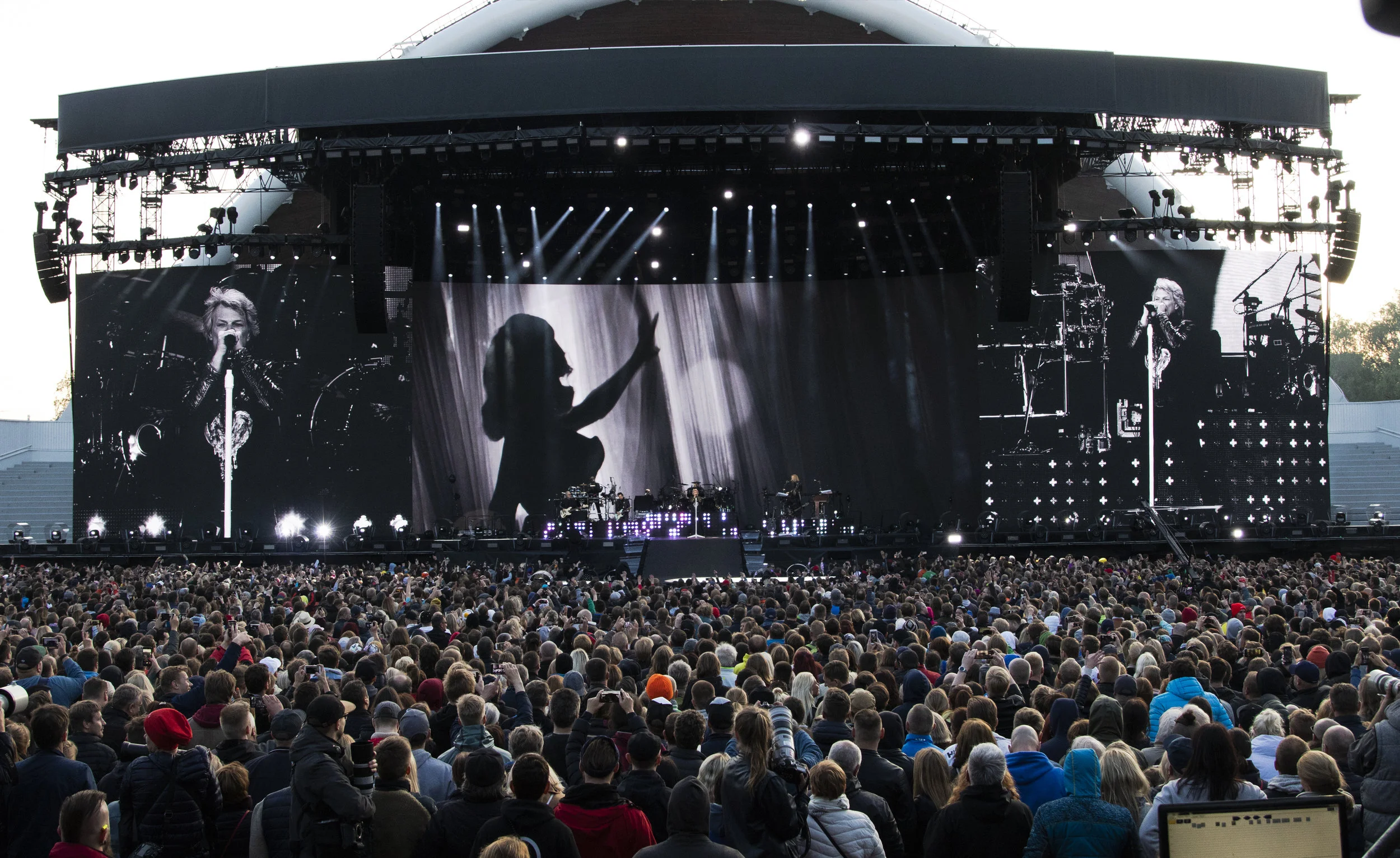BONJOVI-2019-BTS-TALLIN009.JPG