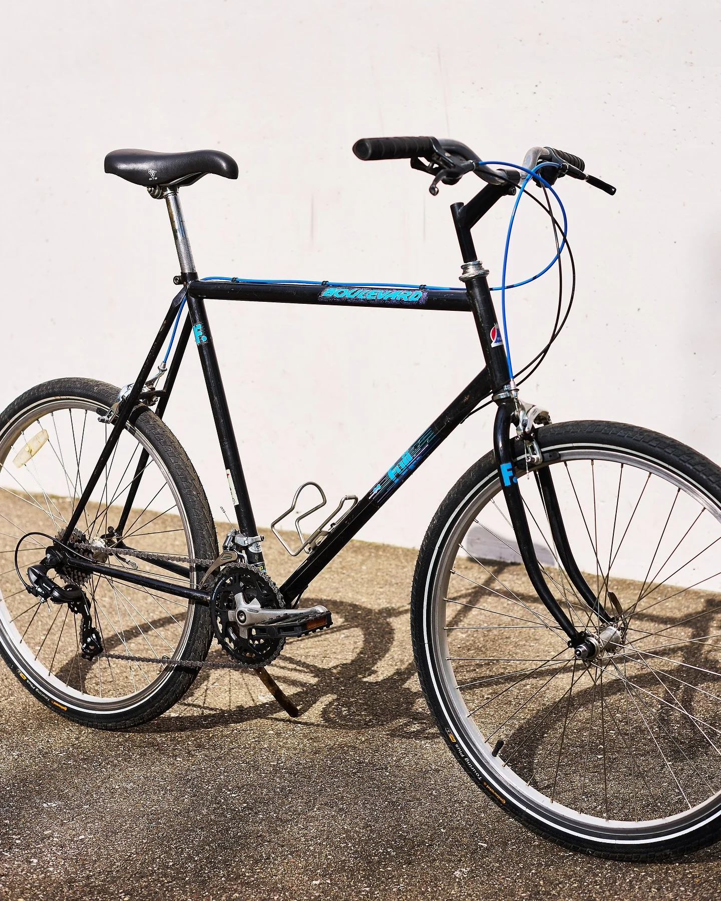 1980&rsquo;s Fuji Boulevard

Helped Aaron take this bike from a single speed winter commuter with a coaster brake to something he can haul gear on and go bike camping with. We took it down to the frame and built it back up from there. Racks to come n