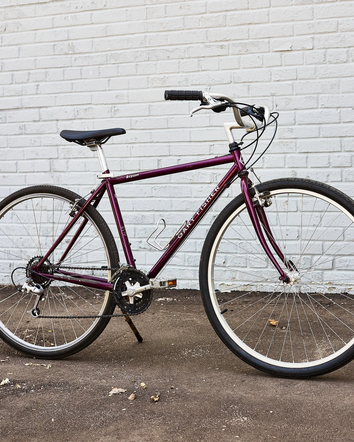 1995 Gary Fisher Zebrano 

Tuned this up and made some upgrades on this one for a friend. Upgraded seat, stem, handlebars, grips, shifters/brake levers, rear derailleur, pedals and new cables and housing. Rolling smooth and comfy now!

#steelisreal #