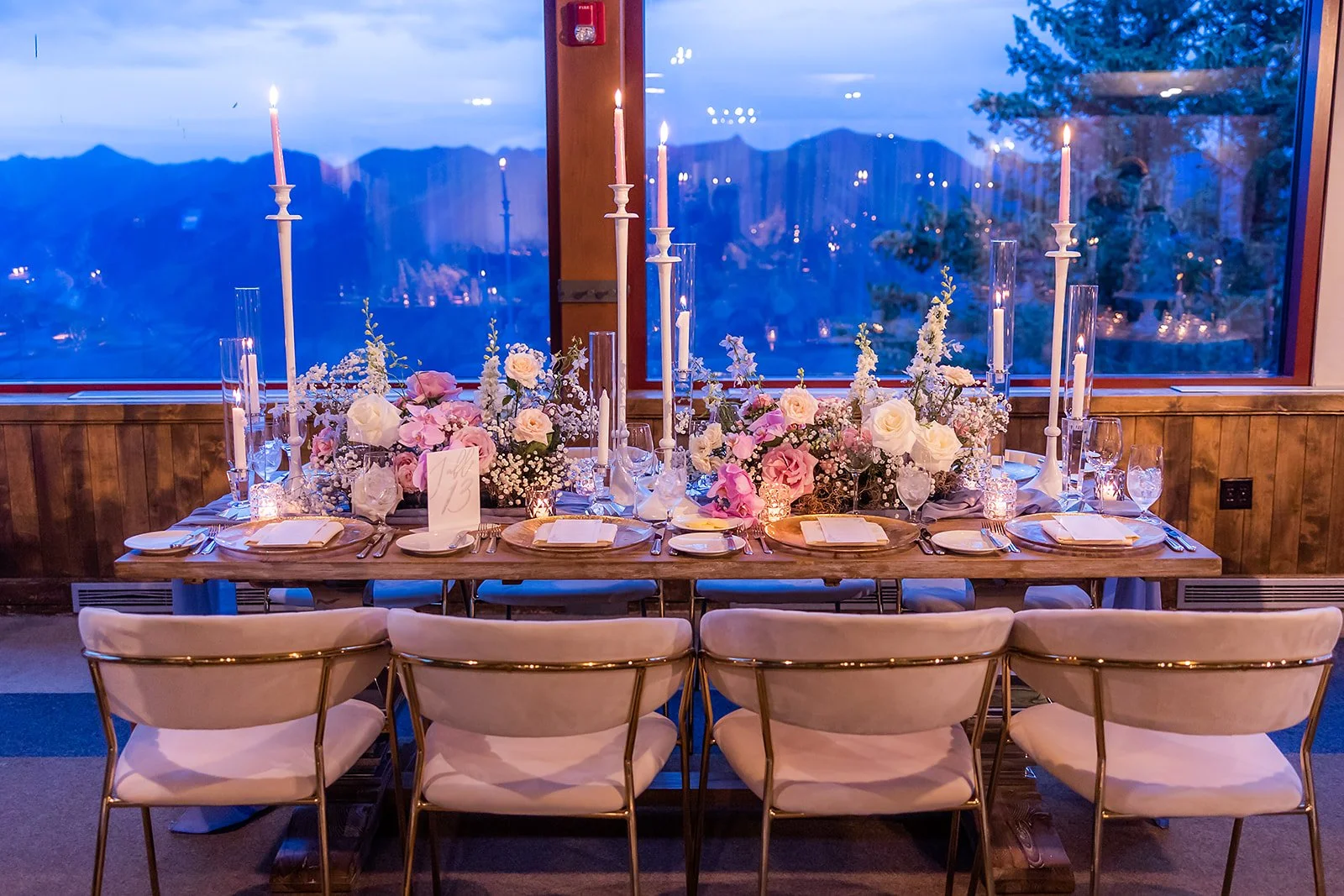 A table with a mountain view at Little Nell Sundeck