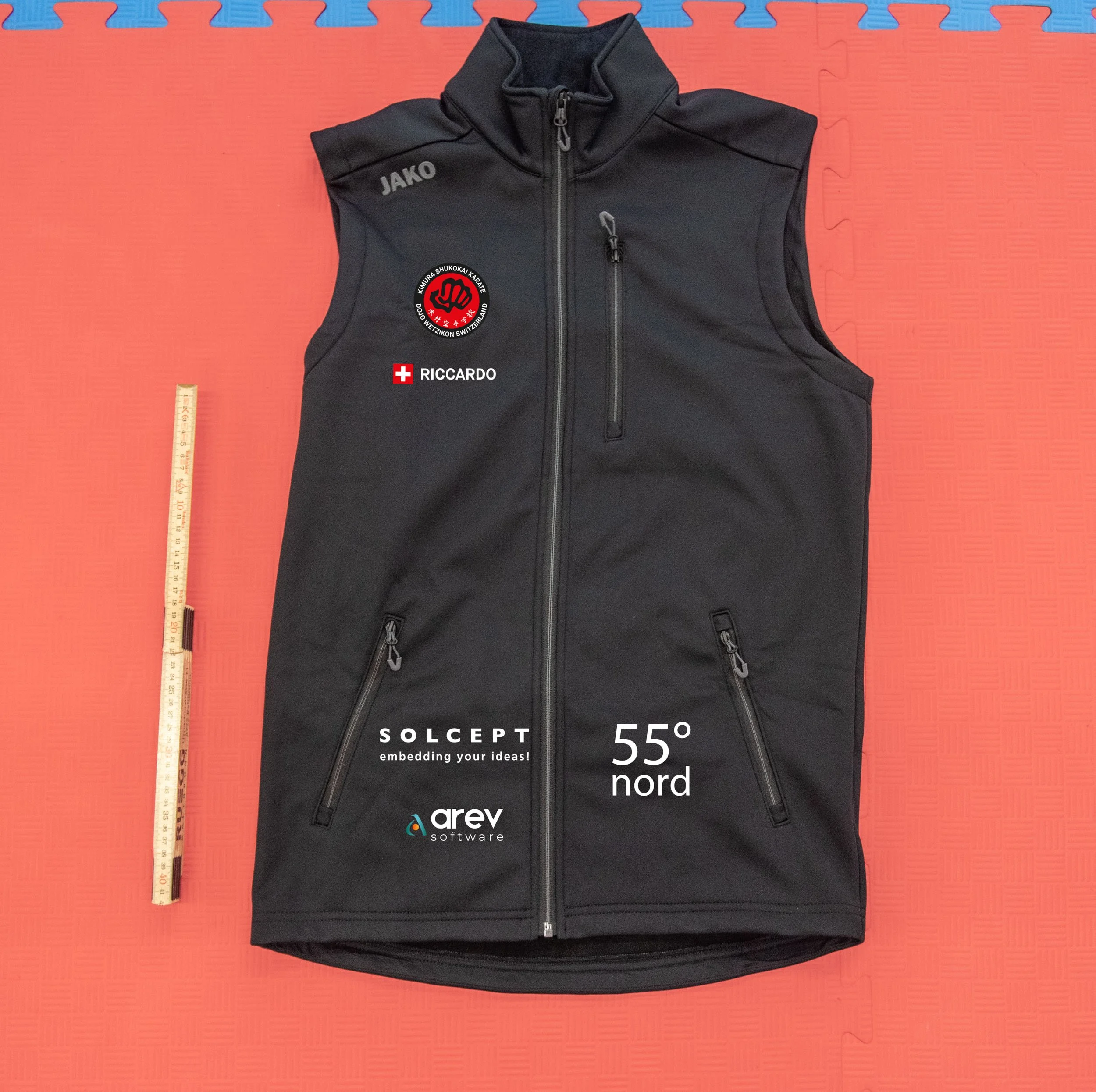 Def Veste Vorne.jpeg