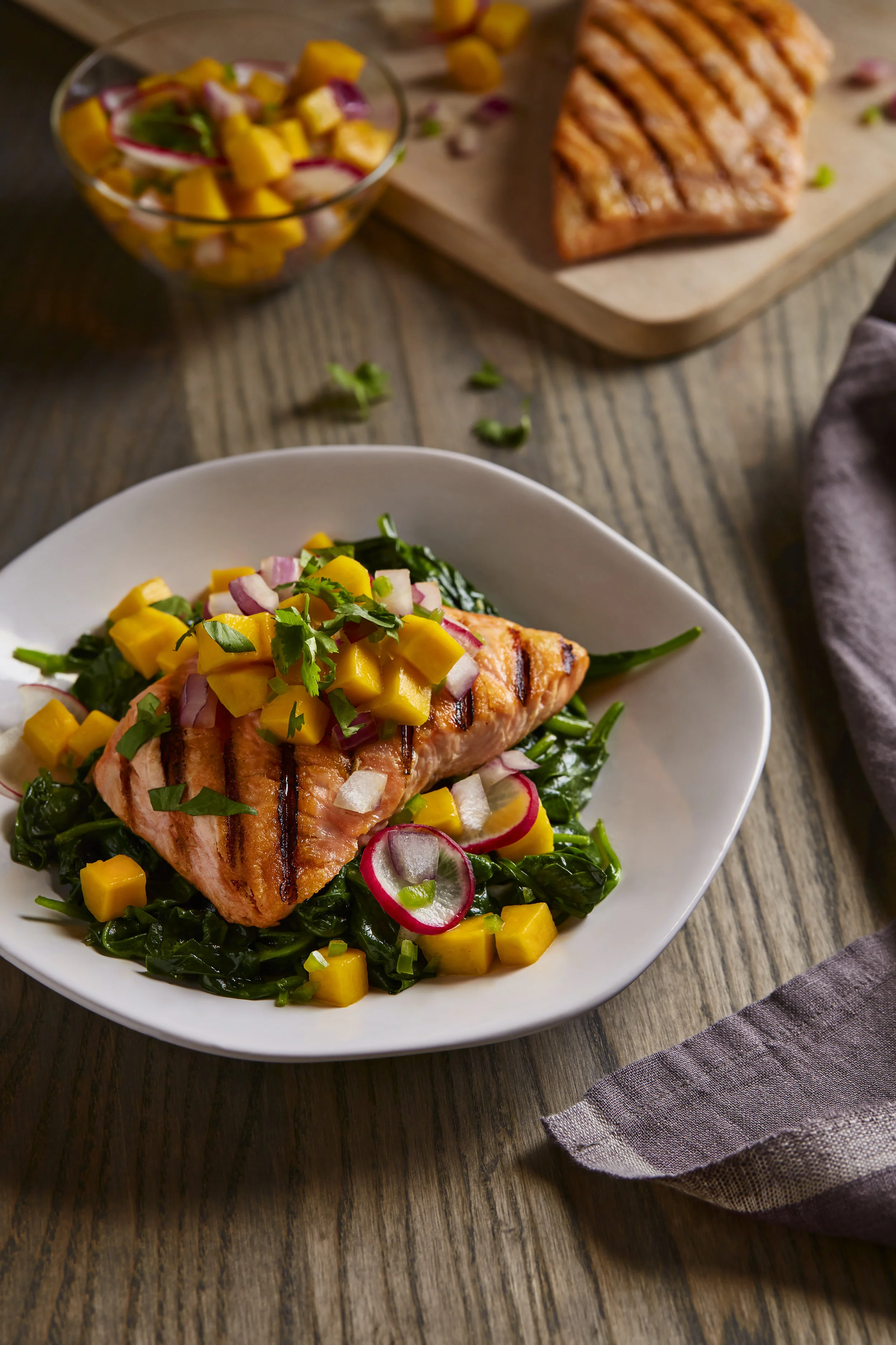 Copy of 04_GRILLED_SALMON_159_081017_R1.jpg