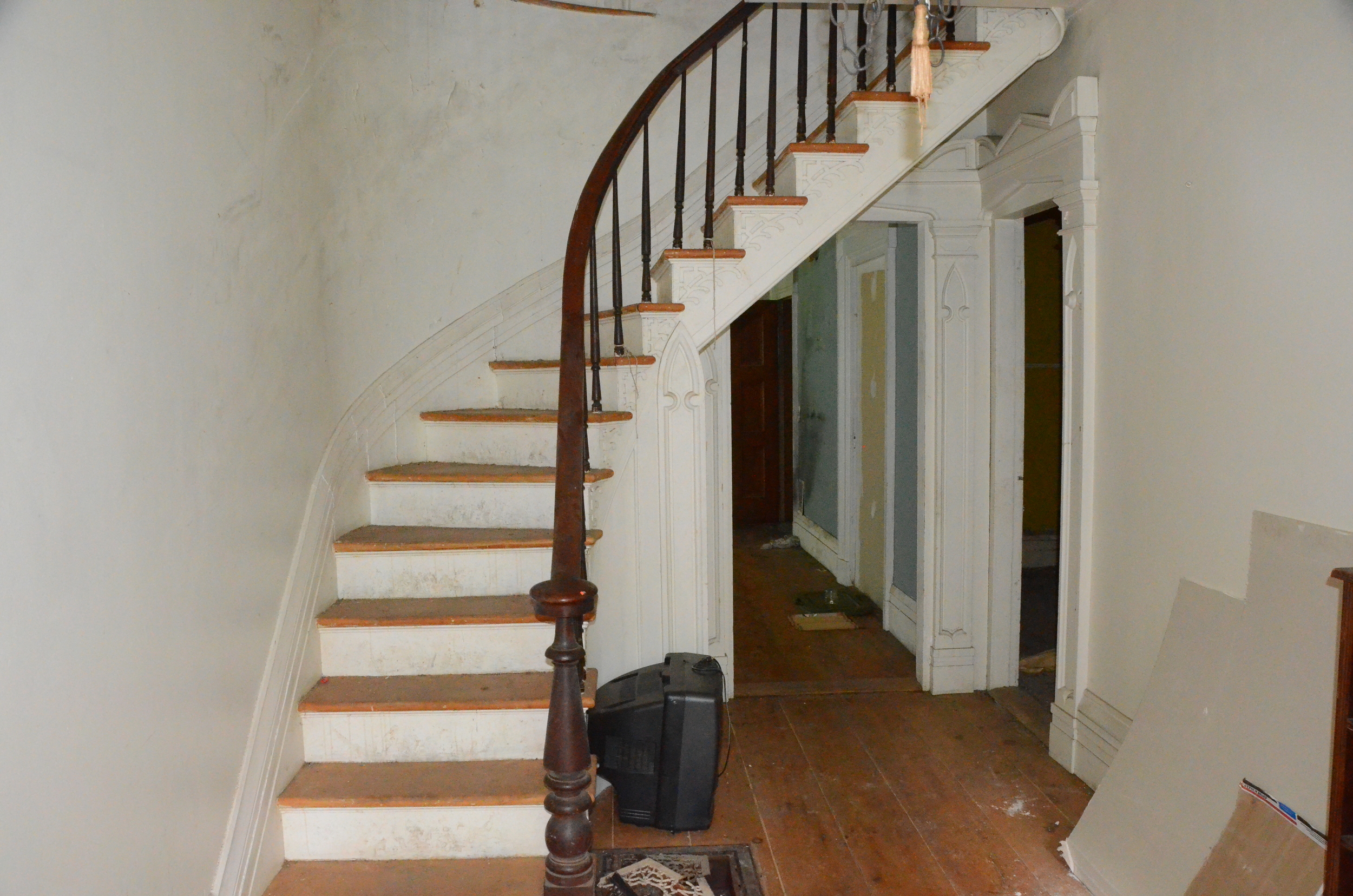Front Stair & Gallery