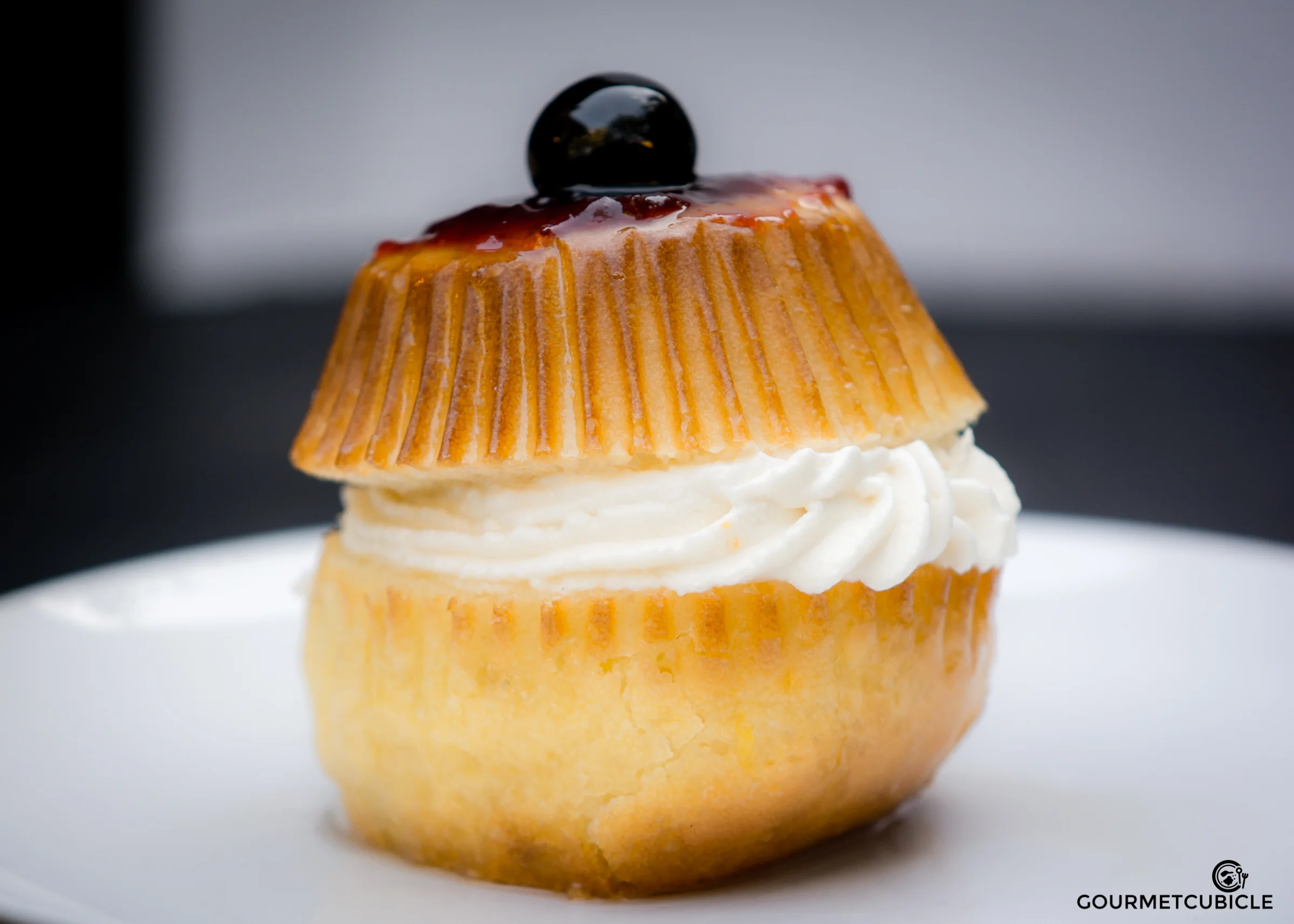 Romanian Savarin Cake (Savarina)
