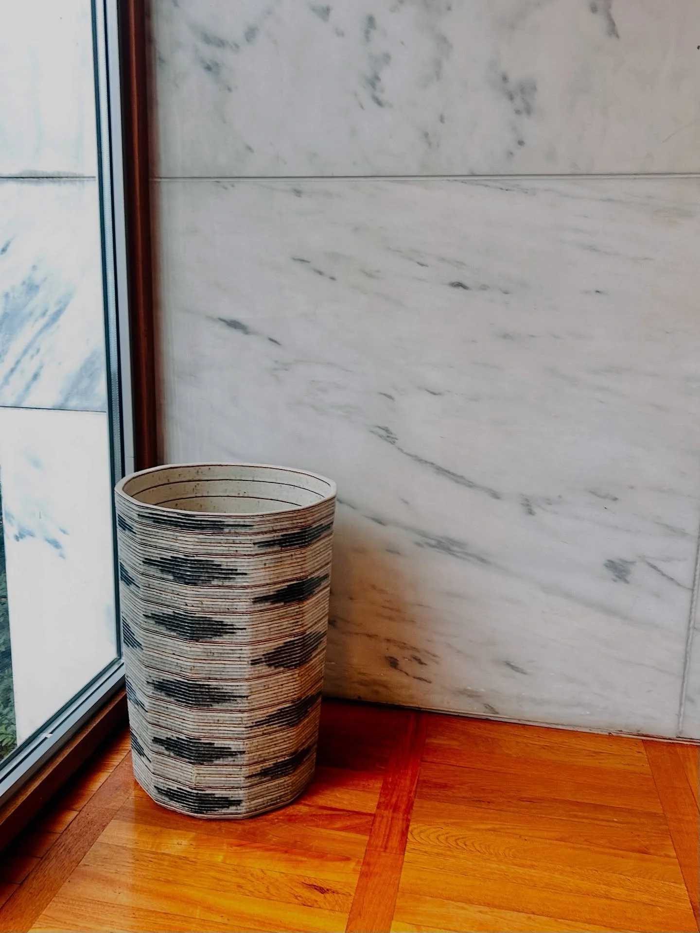 🏠 One thing I like about my town, Washington, DC, is that I get to see many cultures without having to take a flight. All countries are represented here, either through an embassy or a diplomatic residence. Here in DC we co-habitate with the entire 