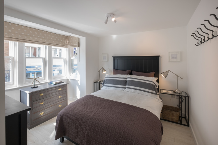 1 bed flat mstr bedroom.jpg