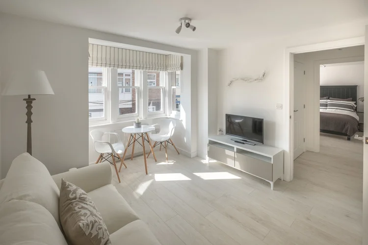 1 bed flat sitting room.jpg