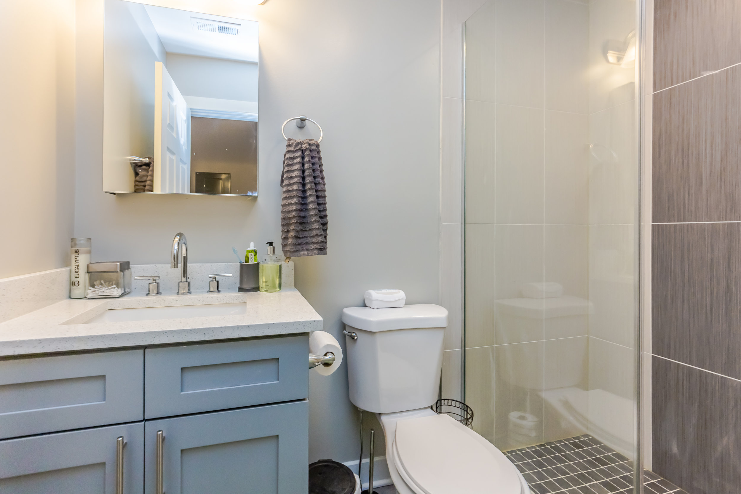 35_2rbathroom1.jpg