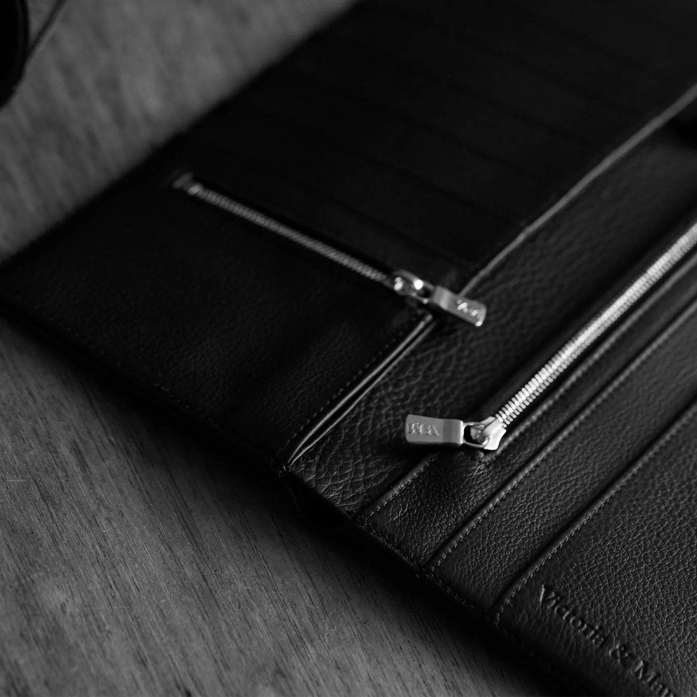 Victoria & Maude — Travel Wallet Pebbled Leather Antique Copper