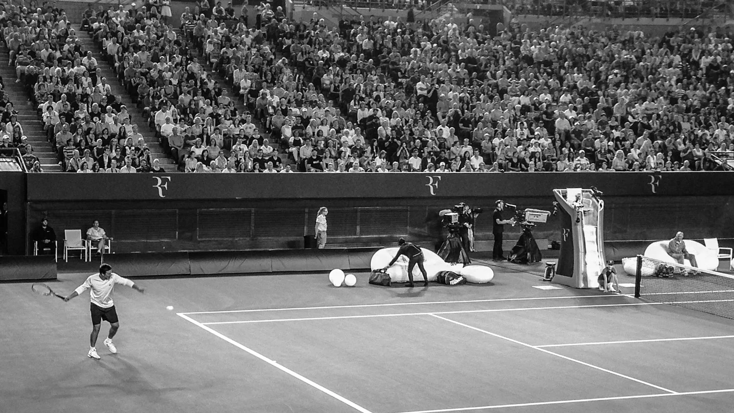 Pat Rafter warms up