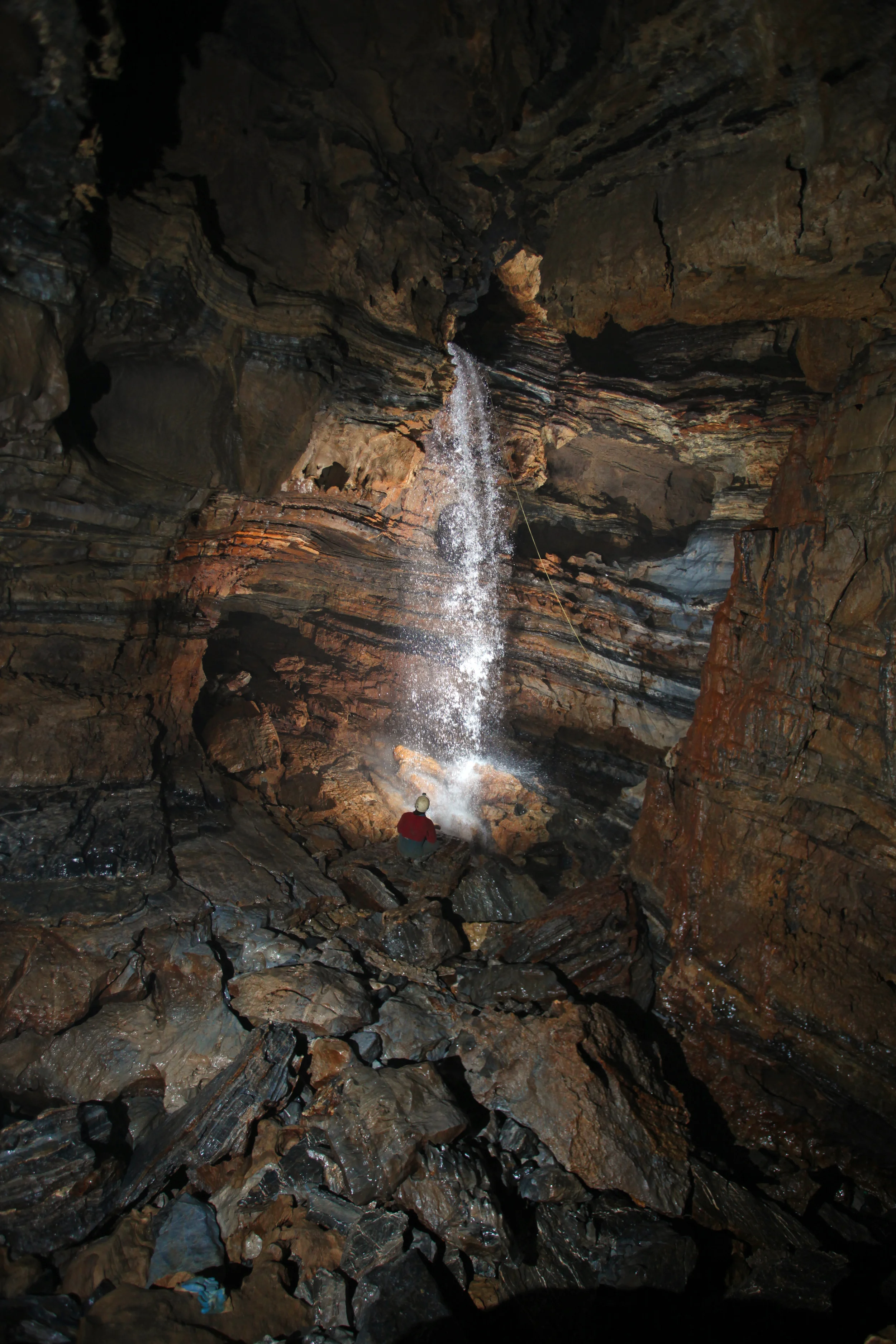 The junction room of Li Nita and Sótano de San Agustín, a connection that established the first 1000-meter deep cave outside of Europe. It is also the point of access for upstream exploration in Red Ball Canyon.