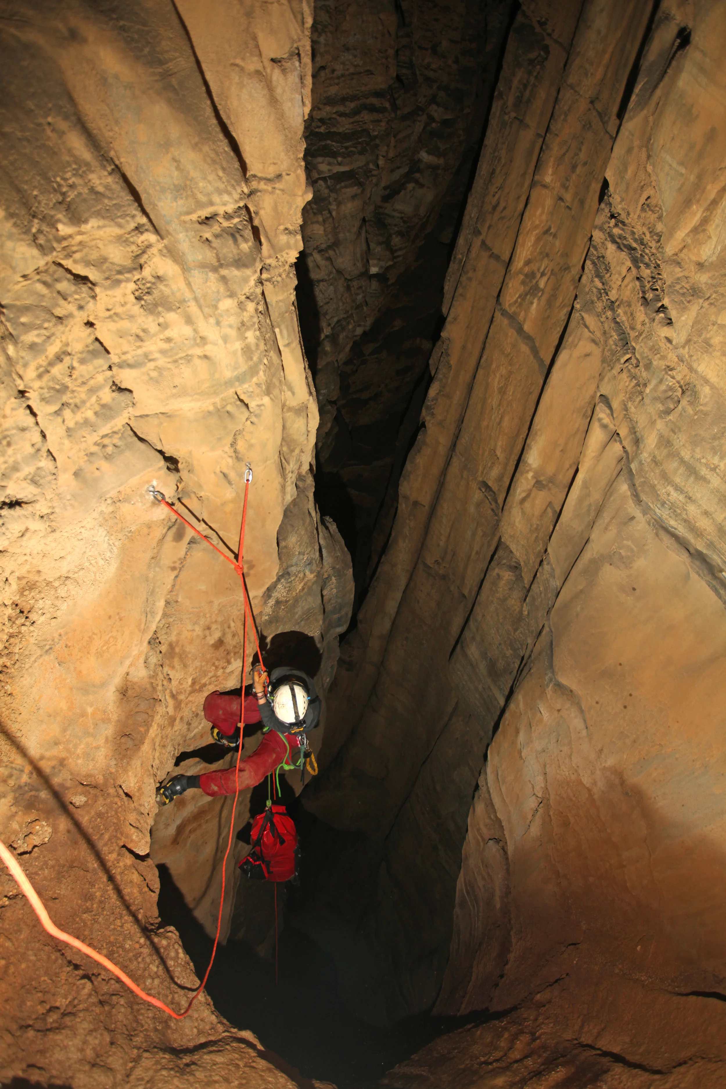 Steph Davlañtes on rope, descending the vertical chasm of the Bowl Hole.