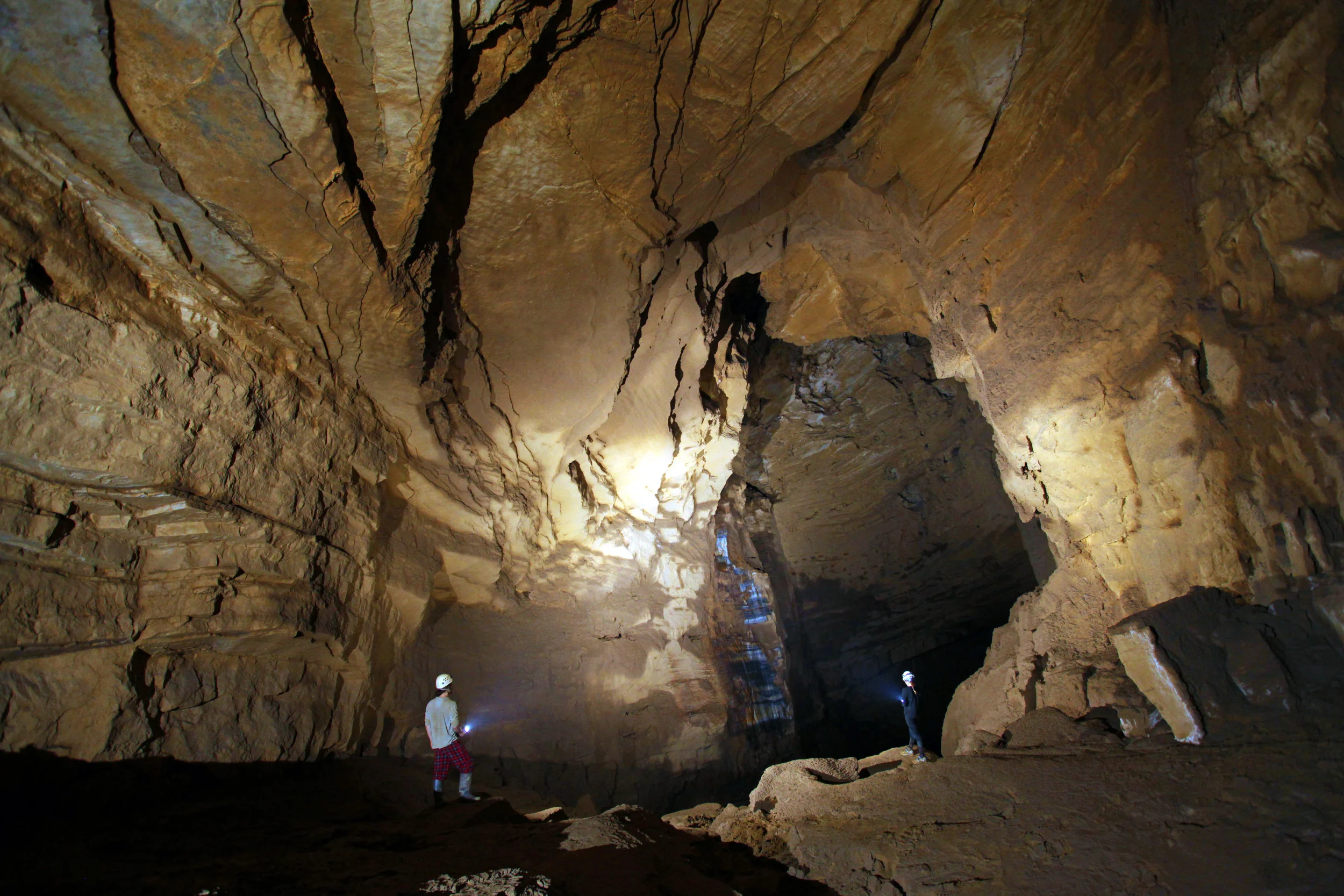Corey and Steph illuminate a typically large Huautla borehole.