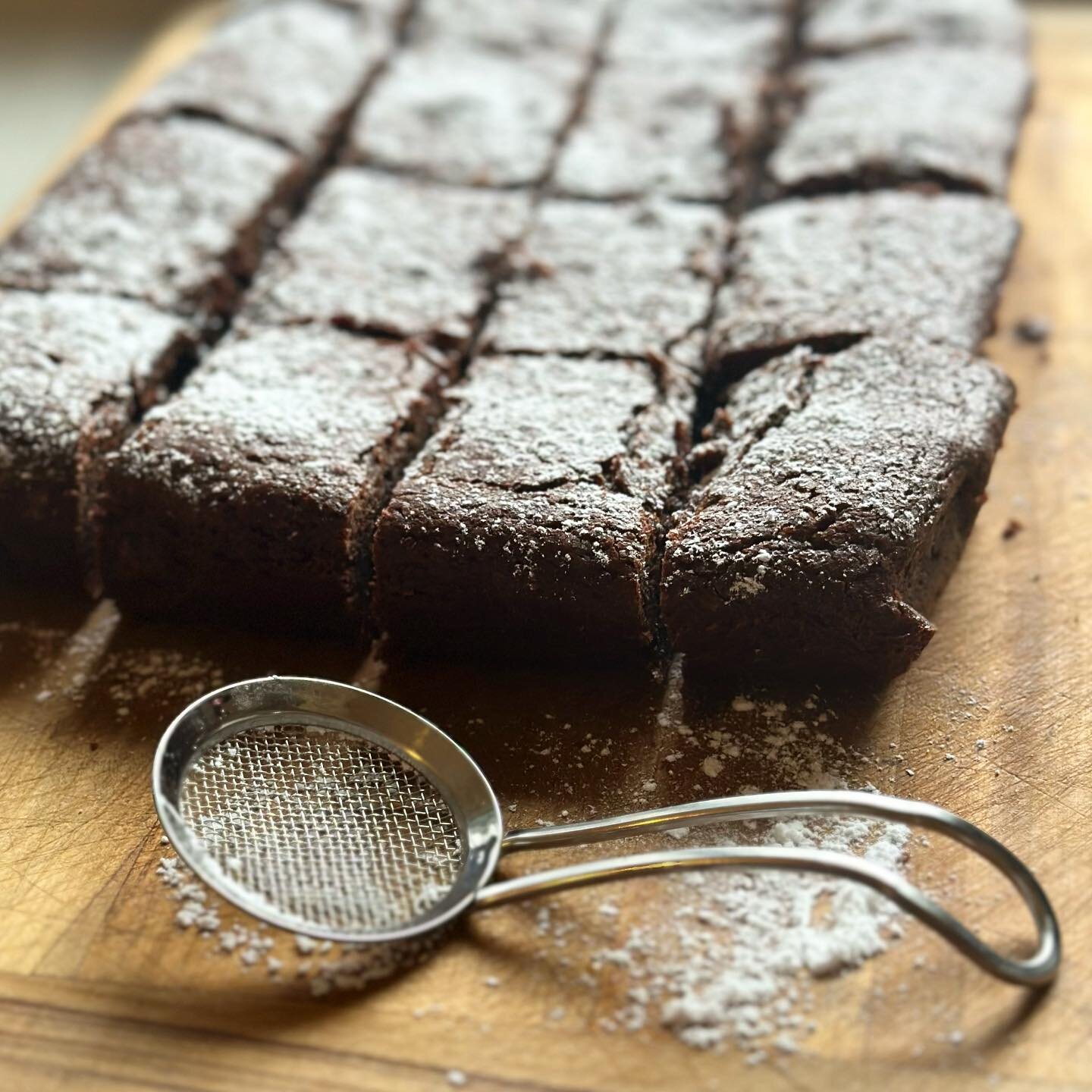 That moment mid afternoon when you crave something sweet&hellip; thankfully this chewy chocolate 🍫 fudge brownie was collected yesterday for @goodbitchesbake Hawke&rsquo;s Bay. #goodbitchesbake #chocolatebrownie #homebaked #baking #foodwriter #foodb