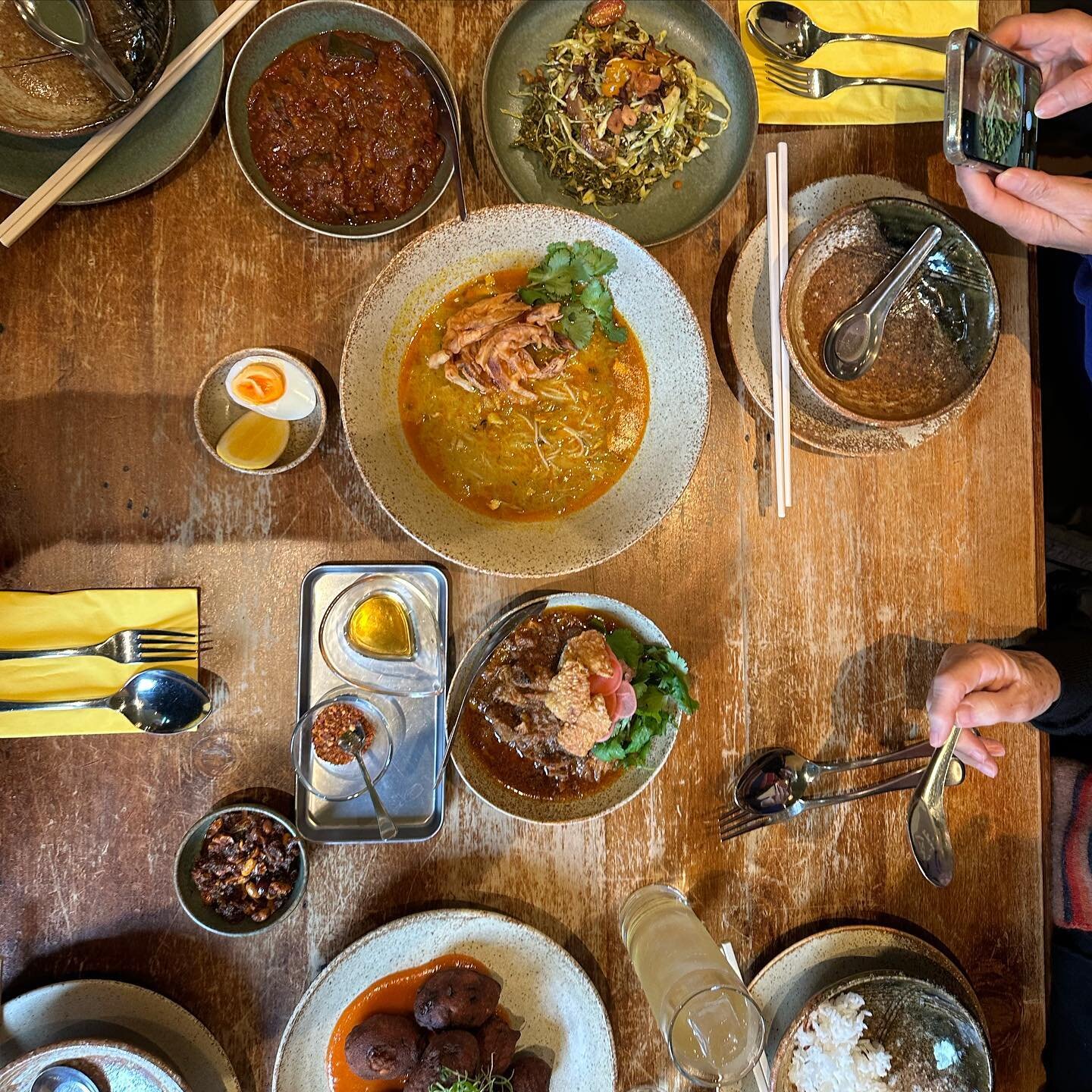 📍Wellington 📍 kicked off a weekend in the capital with lunch @mabels_wellington fabulous Burmese fare, flavoursome shared dishes enjoyed with foodie friends #wellingtonnz #mabelswellington #burmese #wellingtoncity #lunch #foodiefriends #foodwriter 