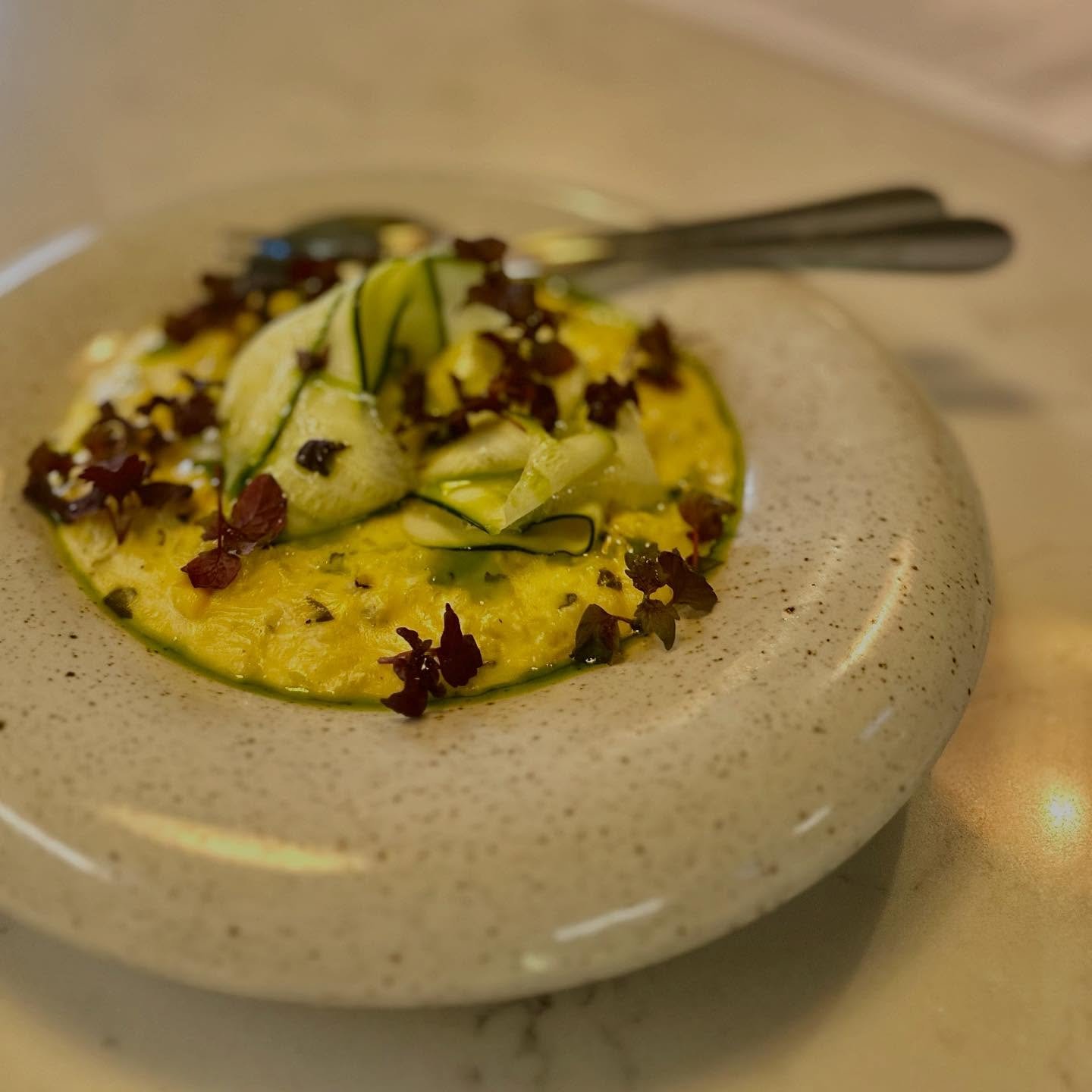 Sweetcorn 🌽 &amp; Saffron Risotto 🌾 Courgette Ribbons, Basil 🌿 Cream&hellip; so creamy so light so darn delicious 👌 and perfect with a 2023 Brocard, Petit Chablis, Burgundy, France 🇫🇷 @495wines in honour of Jen&rsquo;s upcoming trip @atasteofha