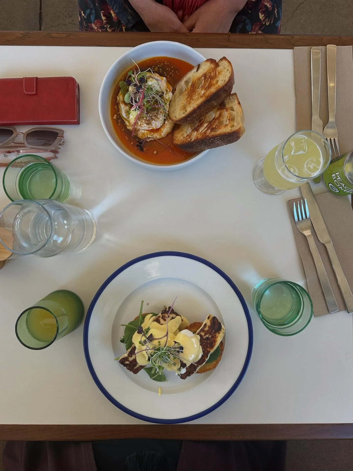 Midweek lunch and catch up with a friend @rosinaeatery__ yesterday 😊 

Fiona chose Turkish Eggs; I had Eggs Benne with halloumi&hellip; perfect dishes on a winter&rsquo;s day. We arrived late and with less than an hour until closing, we didn&rsquo;t