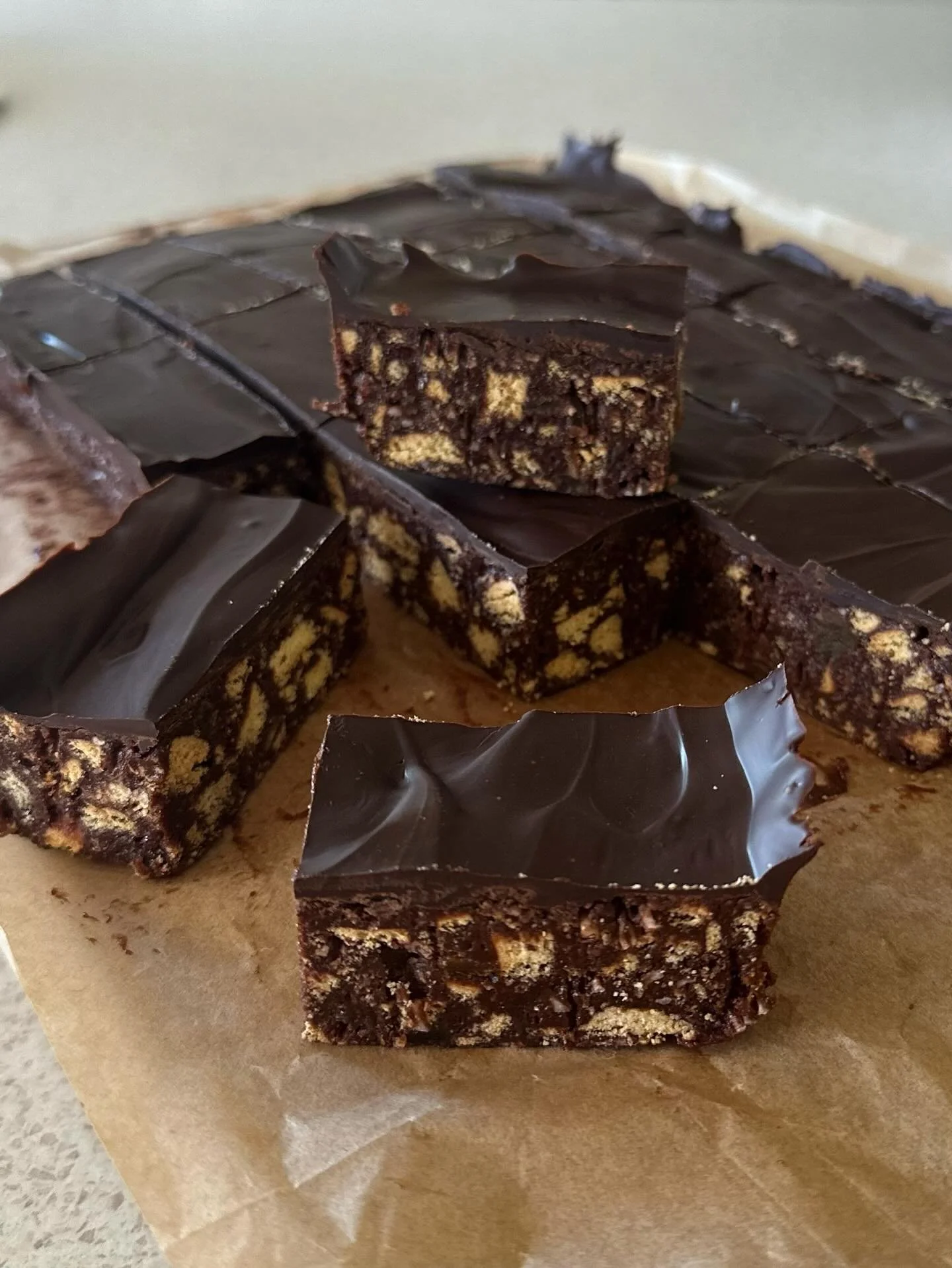 Chocolate and apricot hedgehog slice heading out to Māori Women&rsquo;s Refuge with Napier-Hastings @goodbitchesbake 

First time I&rsquo;ve made a &ldquo;no bake&rdquo; slice for #GBB but with a second Christmas cake in oven, it was the perfect solu