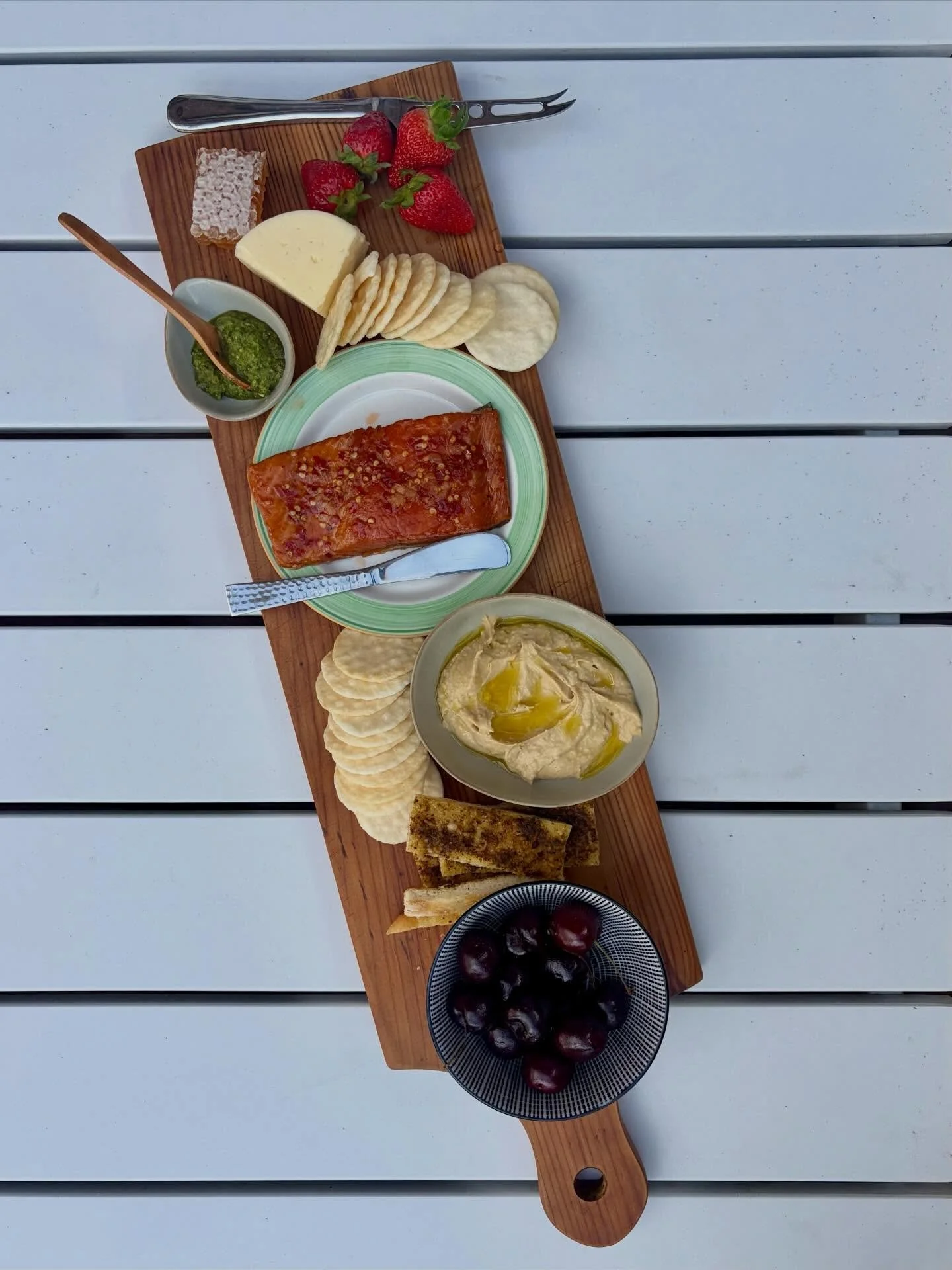 One of my favourite moments over summer - okay let&rsquo;s be honest, any time of the year - is the impromptu invitation to get together&hellip; pop over for a beer 🍻 wine 🍷 G&amp;T 🍹 or coffee ☕️ &amp; cake 🍰 

&hellip;no fuss, bring something t