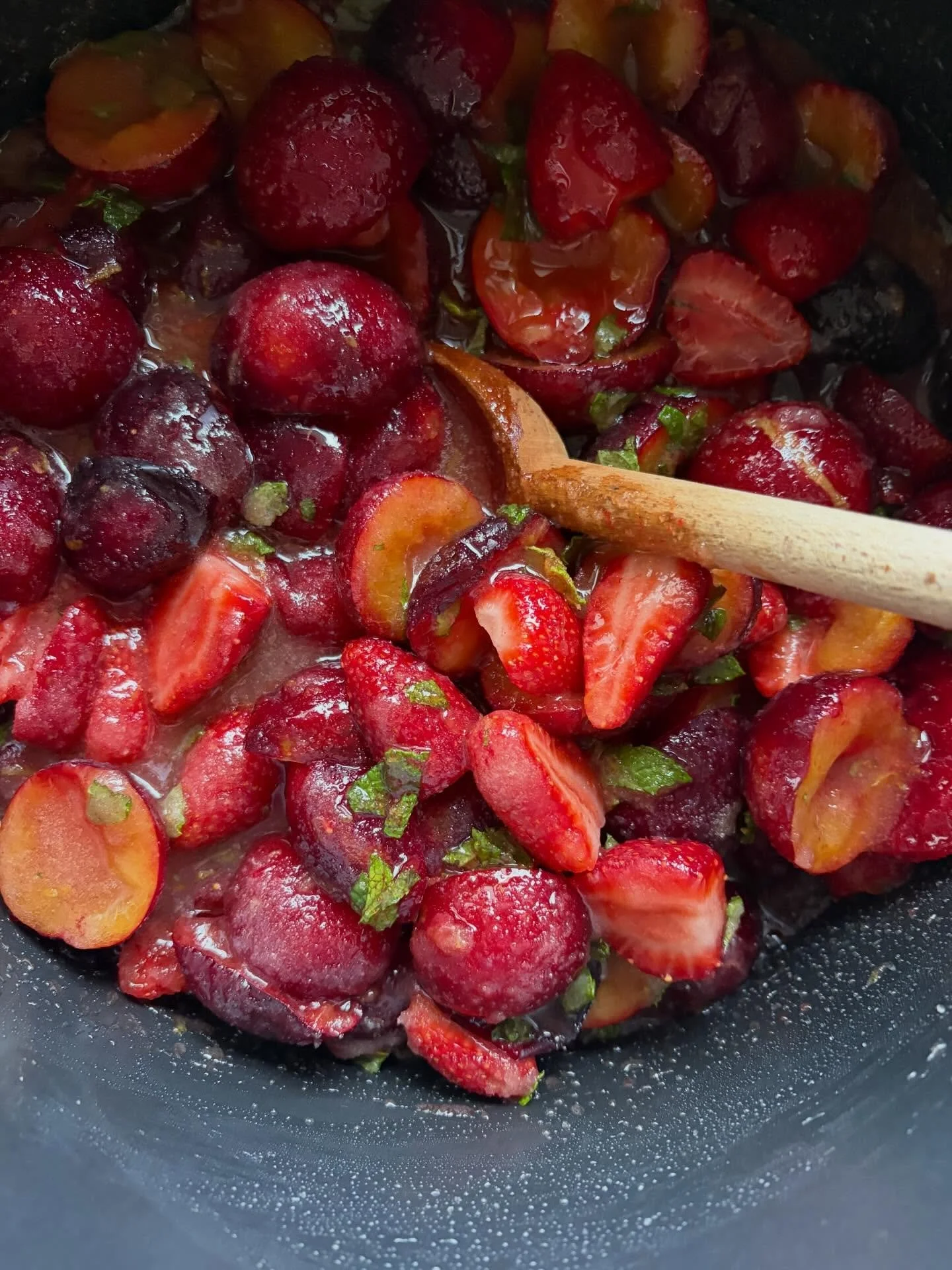 When you live in Hawke&rsquo;s Bay - the fruit bowl of Aotearoa, New Zealand - and friends give you a bag of plums you make&hellip;

&hellip;plum 🍑 strawberry 🍓 &amp; mint 🌿 jam 🫙 

Based on recipe on @larderlove website for French Mint 🌿 &amp; 