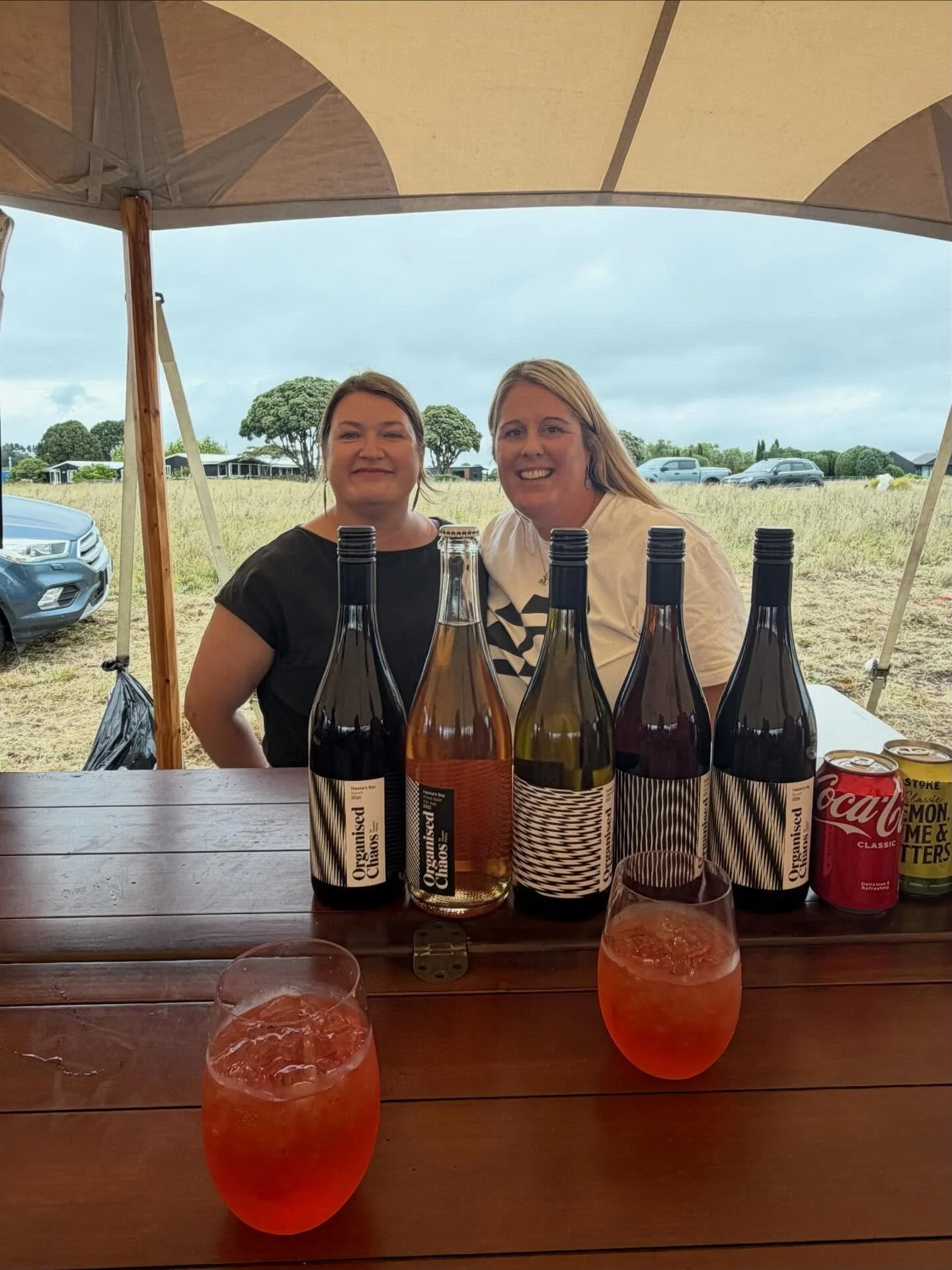Absolutely fabulous day out 🥂 🍷 🍻 🌮 @teawangawinefestival with James &amp; @fi_simpson_ 

What made it for me were the people&hellip; sorry not everyone in photos:
🍷Tarryn &amp; Sandi @organisedchaosnz 
🥂 The lovely girls @swiftwines who rememb