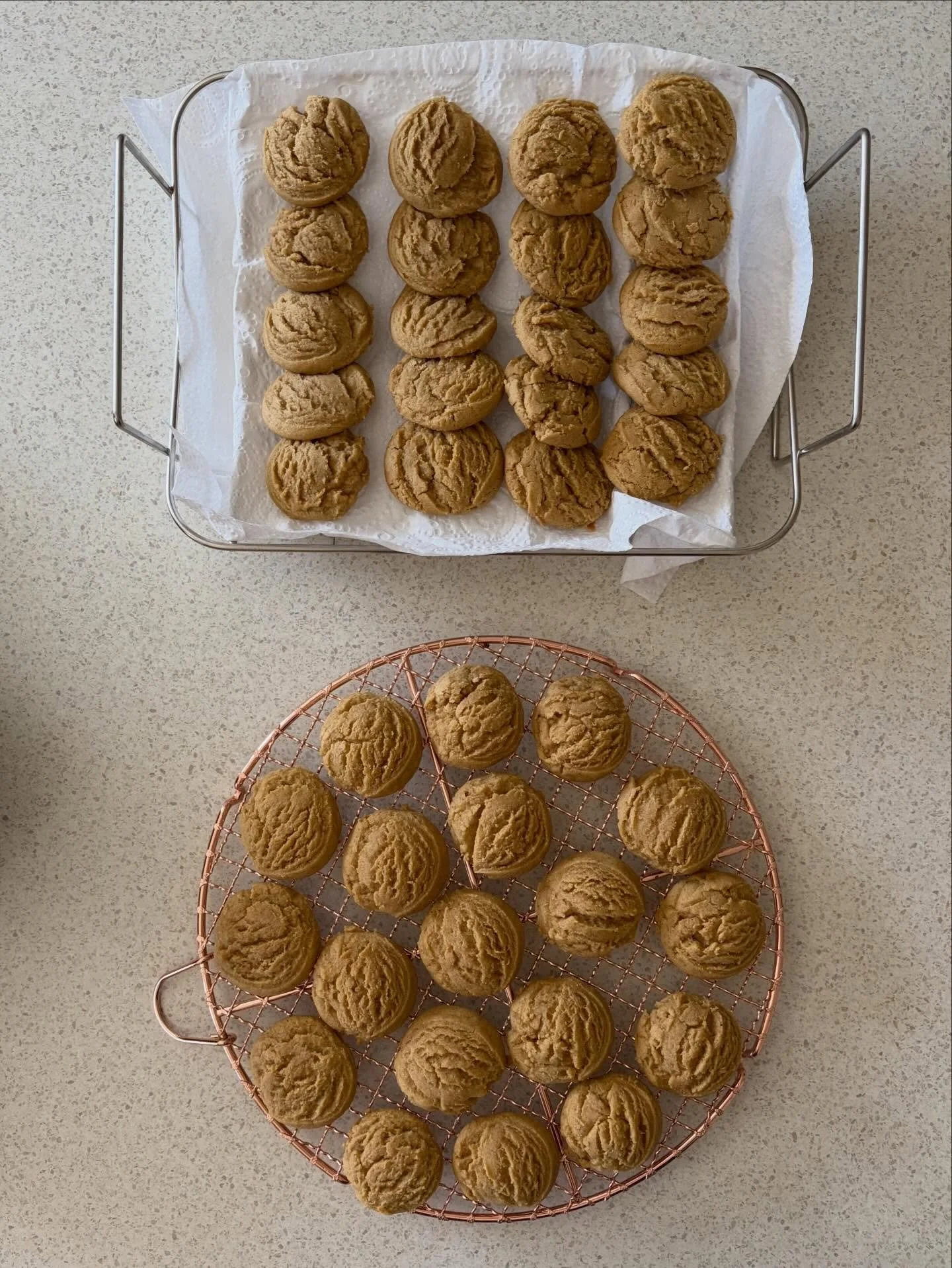 Sunday baking&hellip; made a huge batch of @philippacameron_whatsforsmoko 🍪 Station Gingernuts 🍪 for Te Ara Manapou with @goodbitchesbake Napier-Hastings 

Recipe➕tips &amp; tricks on Pip&rsquo;s website. Used a small cookie scoop to get biscuits ?