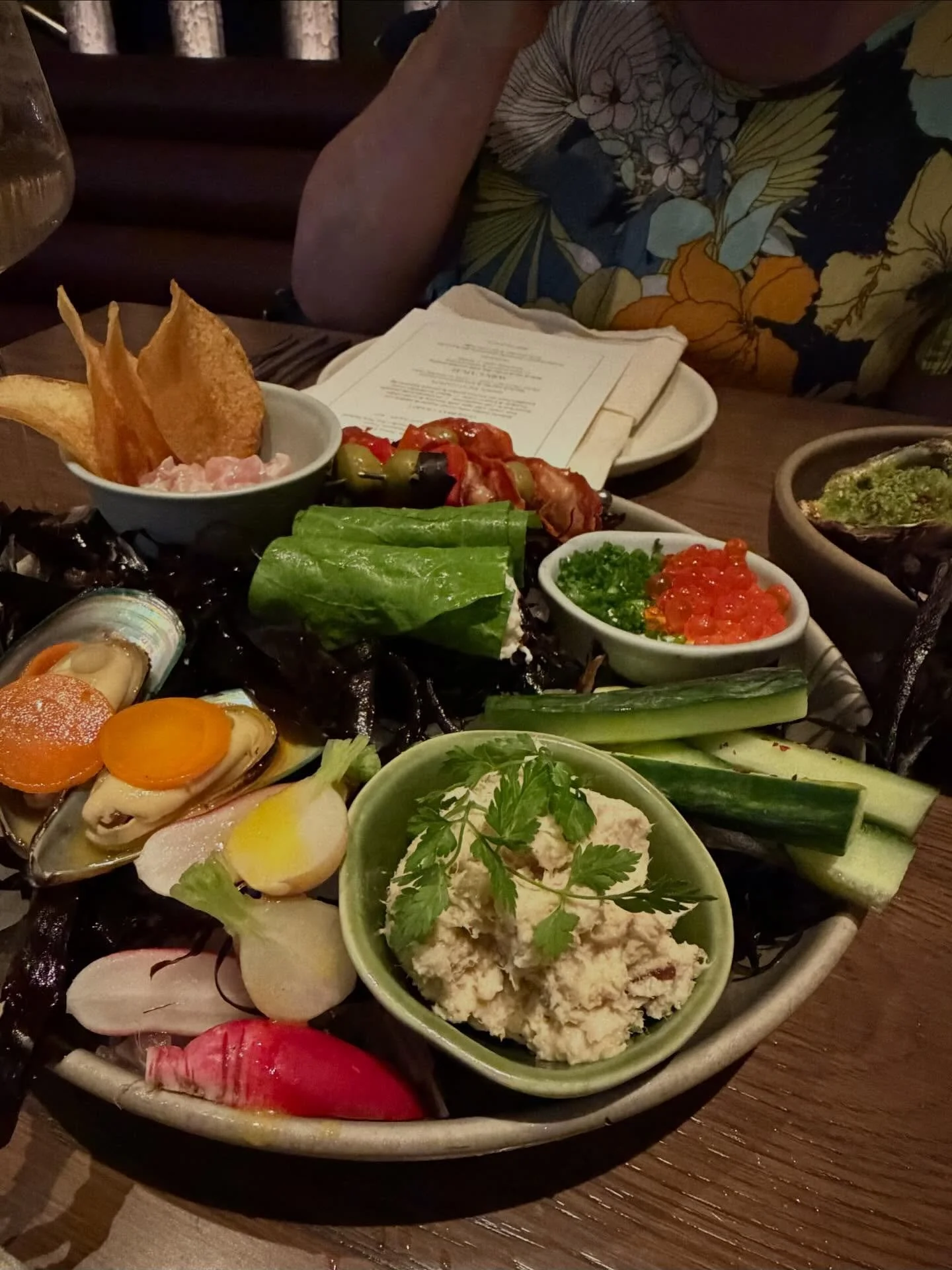 Last night @craggyrange &amp; @craggyrangerestaurant our first course at The Loft: Reel Good Food with @stephen_finch10 @chefcaseymac and an infused vermouth cocktail 🍹 

FISHERMAN&rsquo;S BASKET
✔️ Brioche parker rolls, creme fraiche &amp; salmon r