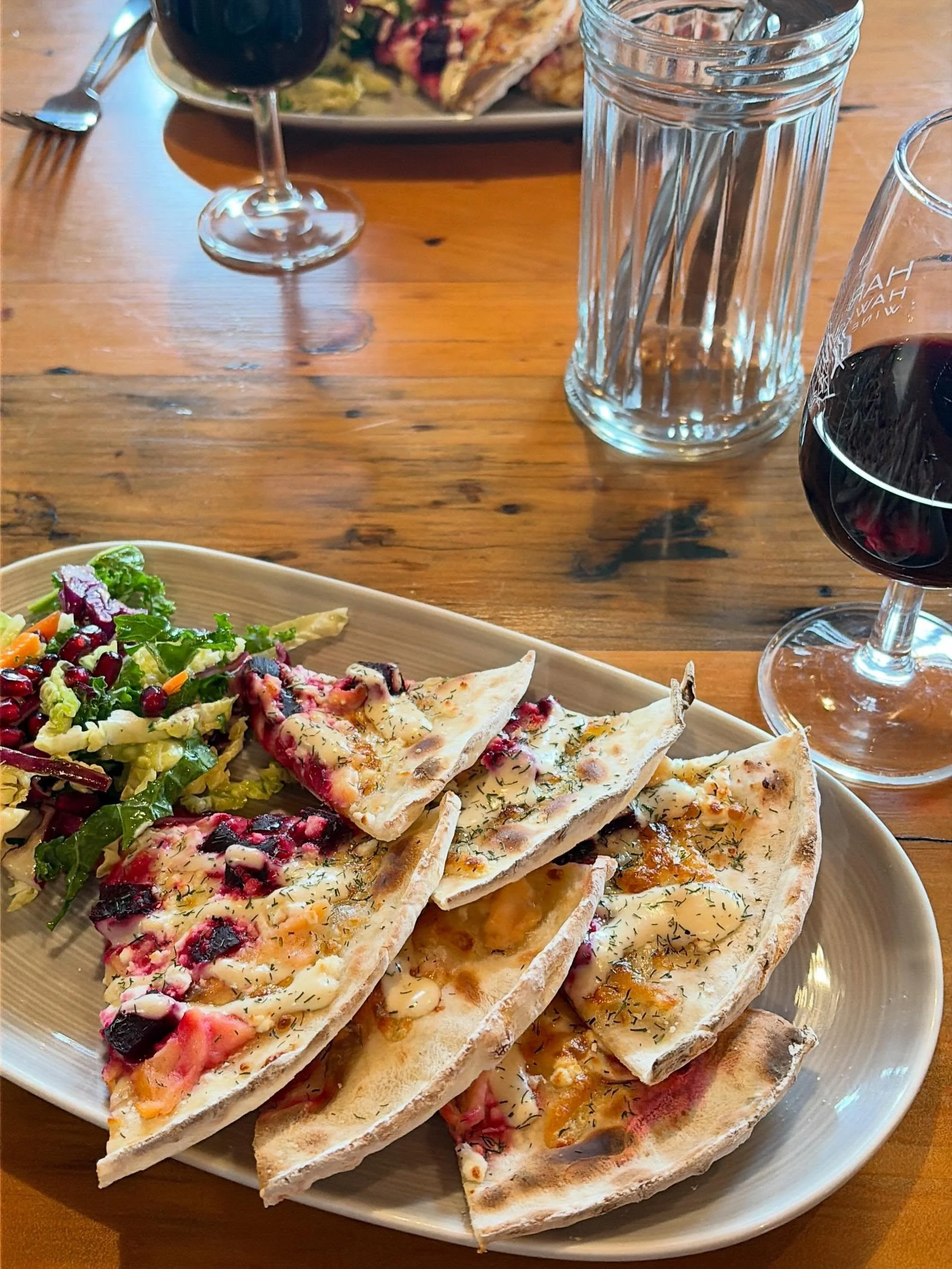 Weekend road trip with a friend to collect wine 🍷 

Enjoyed our tasting of @delaterrewinery Reserve Tannat 2020 🍷 so much, had a glass 🍷 with our salmon &amp; beetroot wood fired pizza 🍕 Thanks Tony &amp; Kaye for a lovely afternoon. See you agai