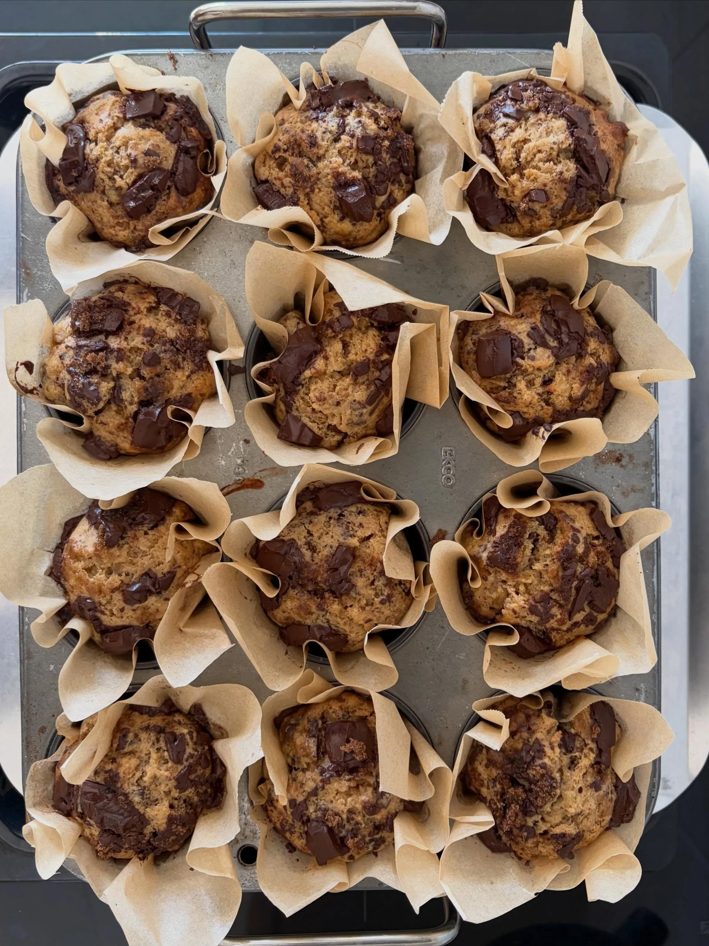 Weekend baking&hellip;Banana 🍌 &amp; Chocolate 🍫 Chunk Muffins 

The aroma is amazing 🤩 and will definitely be eating one as soon as they are cool enough to handle! Perfect with coffee ☕️ outside in the sunshine ☀️ 

Recipe: @thehungrycooknz in @d