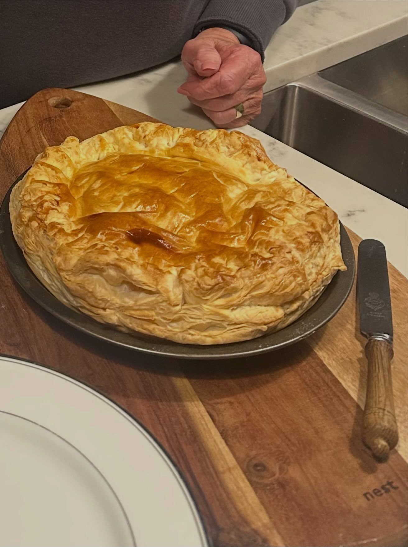 Pops sent me a photo of tonight&rsquo;s dinner&hellip; his absolute favourite&hellip; bacon 🥓 &amp; egg 🥚 pie 🥧 which Ma is renown for 💥 

I responded asking if it contained peas or tomatoes 🍅 ???

Pop&rsquo;s response&hellip; &ldquo;shit no&hel