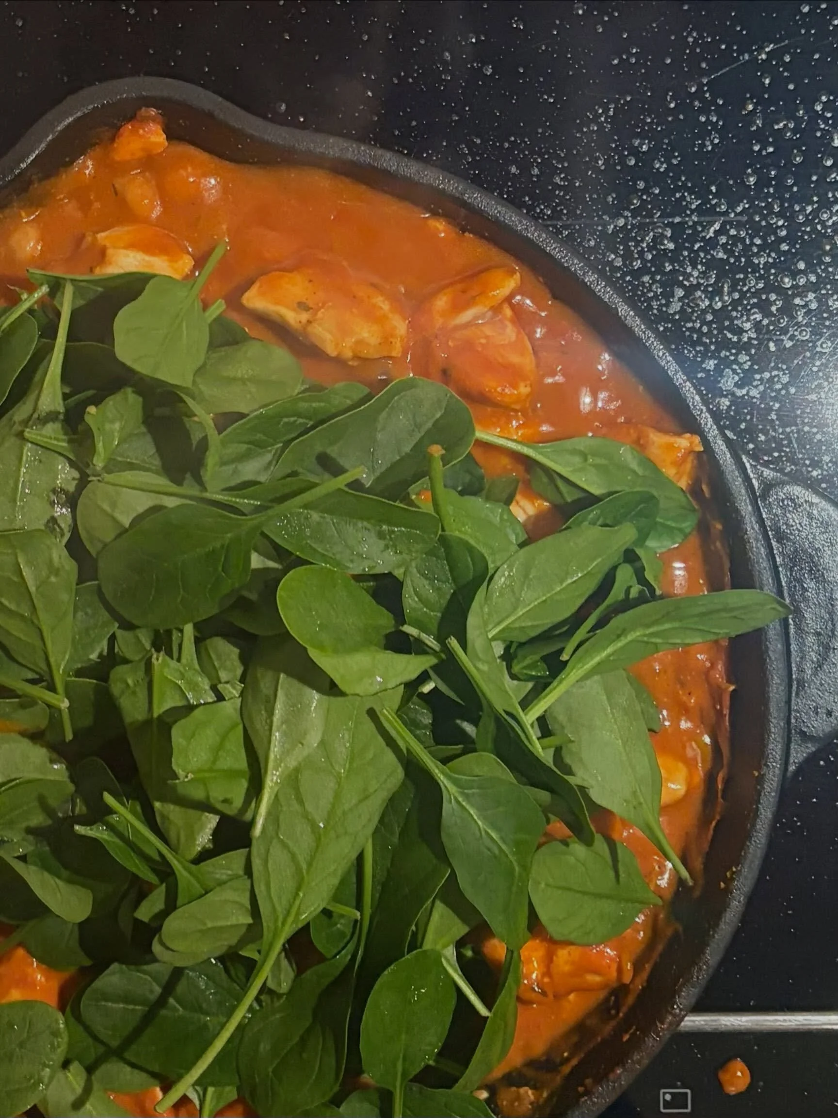 Leftover chicken, chickpea &amp; spinach curry&hellip; flavour just keeps getting better&hellip; slowly reheated in the oven &amp; served with garlicky naan. 

Perfect 👌 on a cold 🥶 winter evening in Hawke&rsquo;s Bay. 

#eatdrinkhawkesbay #thefood