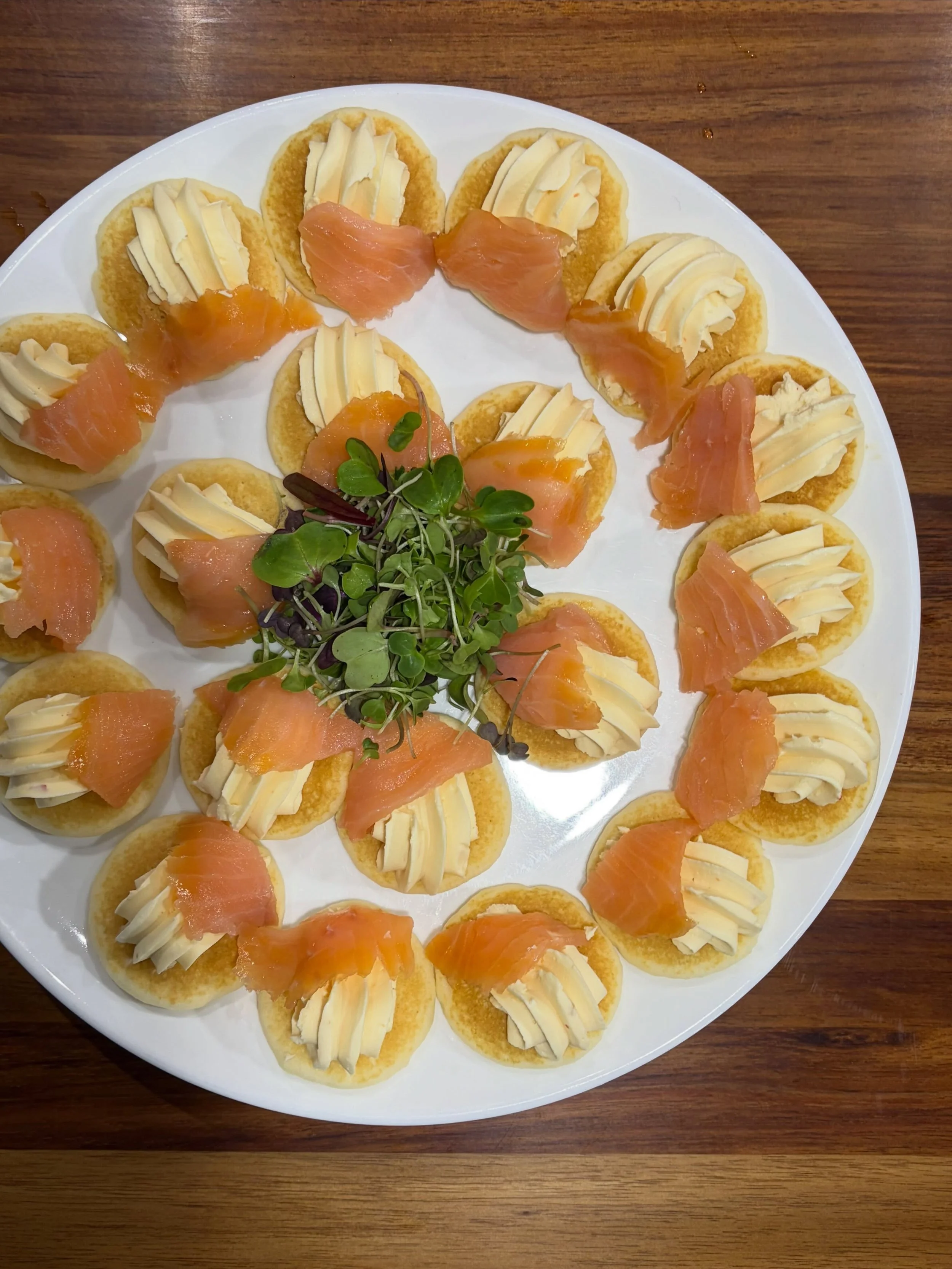 🌟 Party food 💫 

A shout out to @purecateringltd - local  Havelock North event caterers - for the fabulous array of delectable party food for @kim.d.lowe birthday celebrations last weekend. 

⭐️ Salmon blinis
💫 Arancini balls
🌟 Beef skewers with 