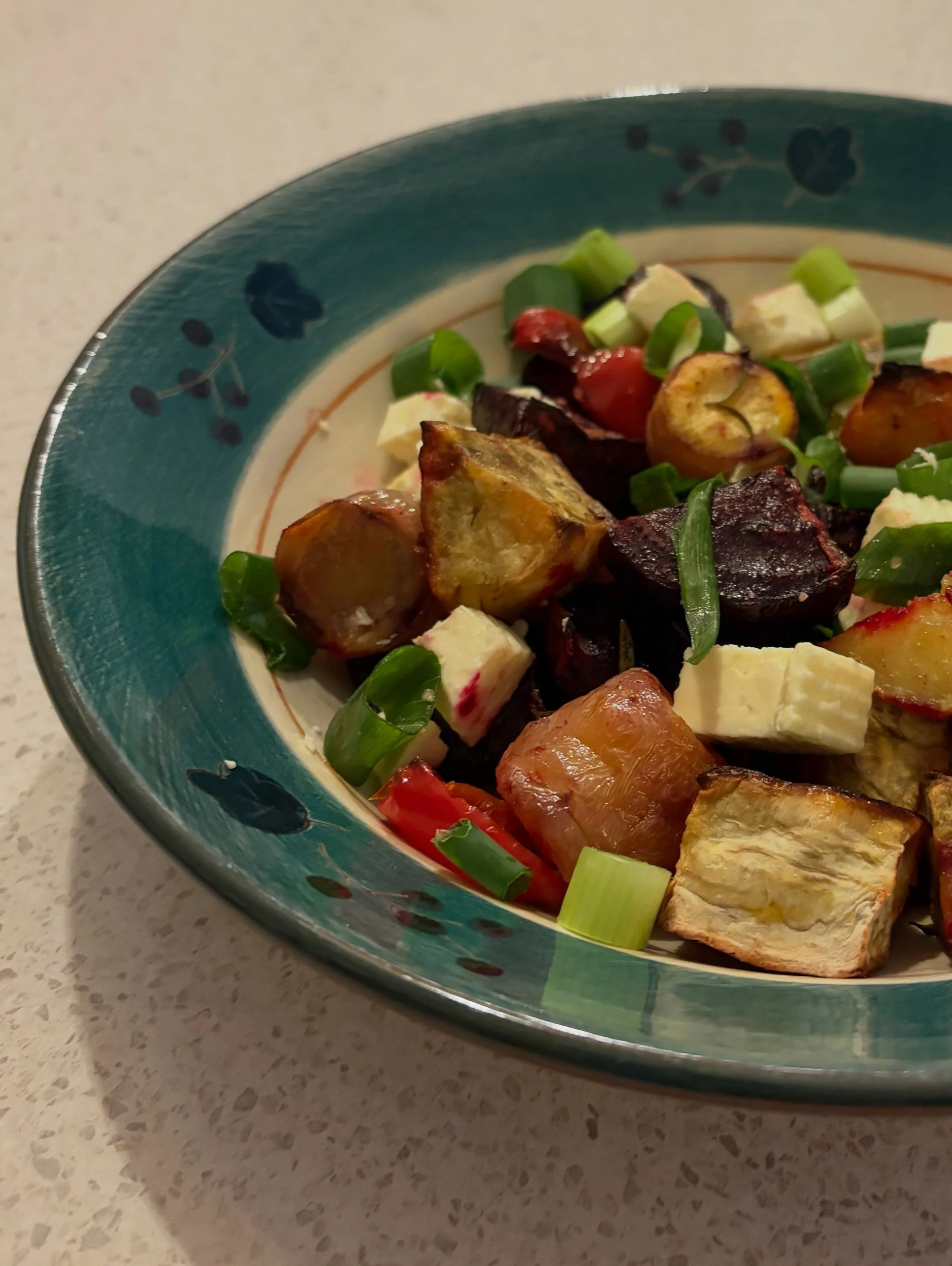 🥗 Feira Roast Vege Salad 🥗 

Meatless Monday made with ingredients purchased @feira.nz at the weekend. 

Beetroot 🫜 
Kumara 🥔 
Capsicum 🫑 but a ❤️ one
Yams 🍠 
Spring onions 🧅 
@craggyrangesheepdairy feta 

Plus ingredients available at Feira, 