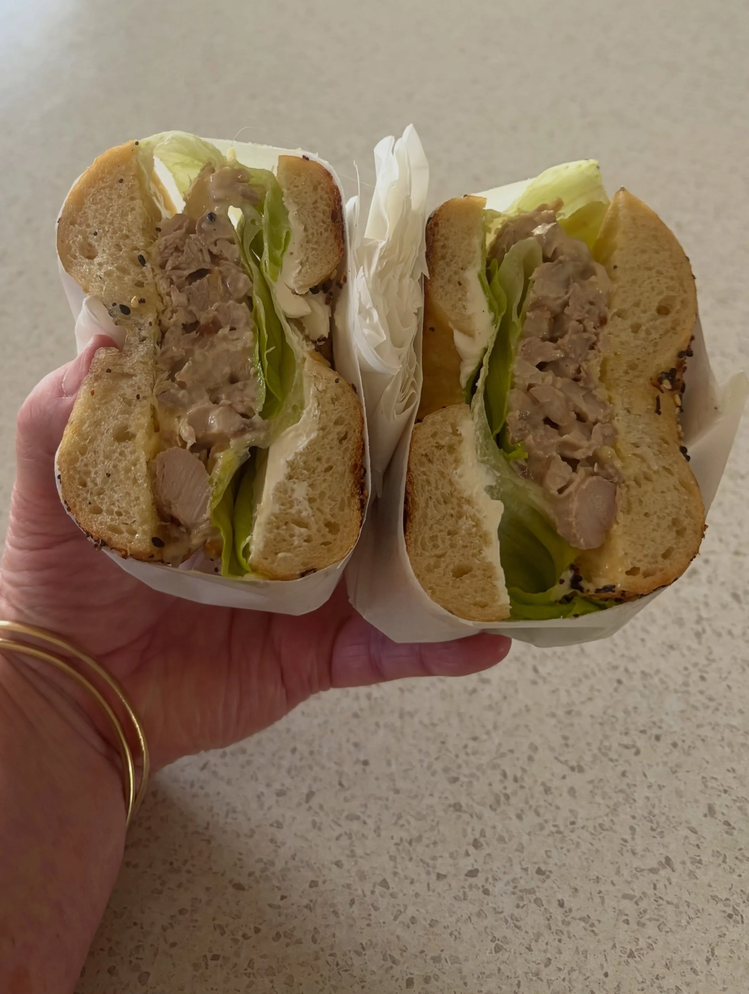 Finally made it to @belzas_bagels 🥯 

Freshly made while you wait and luckily today, the queue was short&hellip; I was starving!

🥯 THE CONQUEROR 🥯 
- roast chicken 🍗 
- parmesan cheese 🧀 
- aioli 🧄 
- lettuce 🥬 
- AND anchovies 🐠
- on an eve