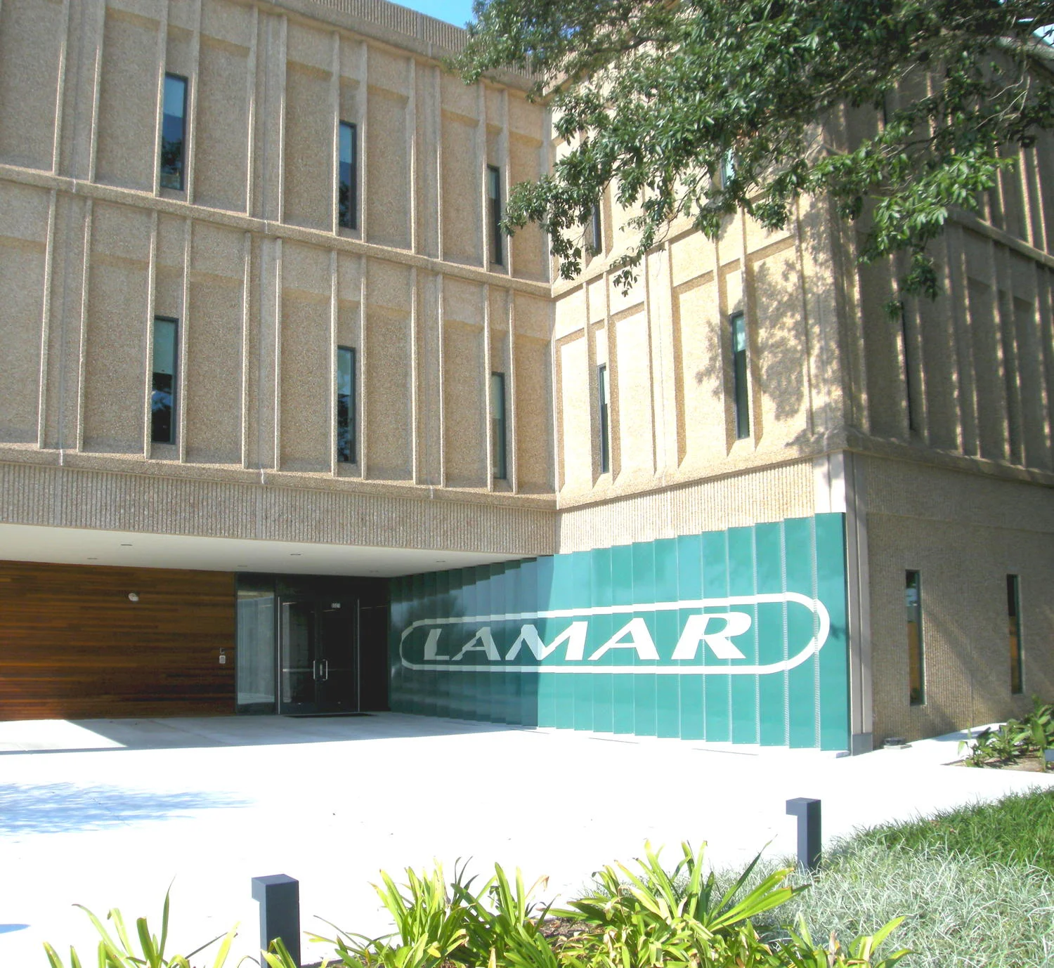 lamar01.jpg