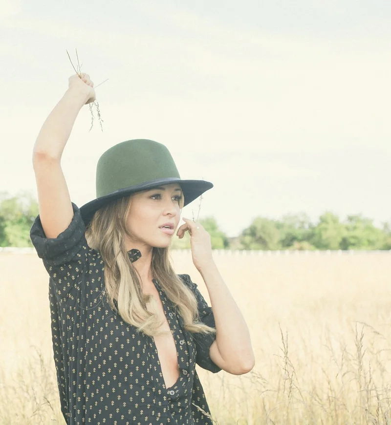 bridget-helene-hat-attack