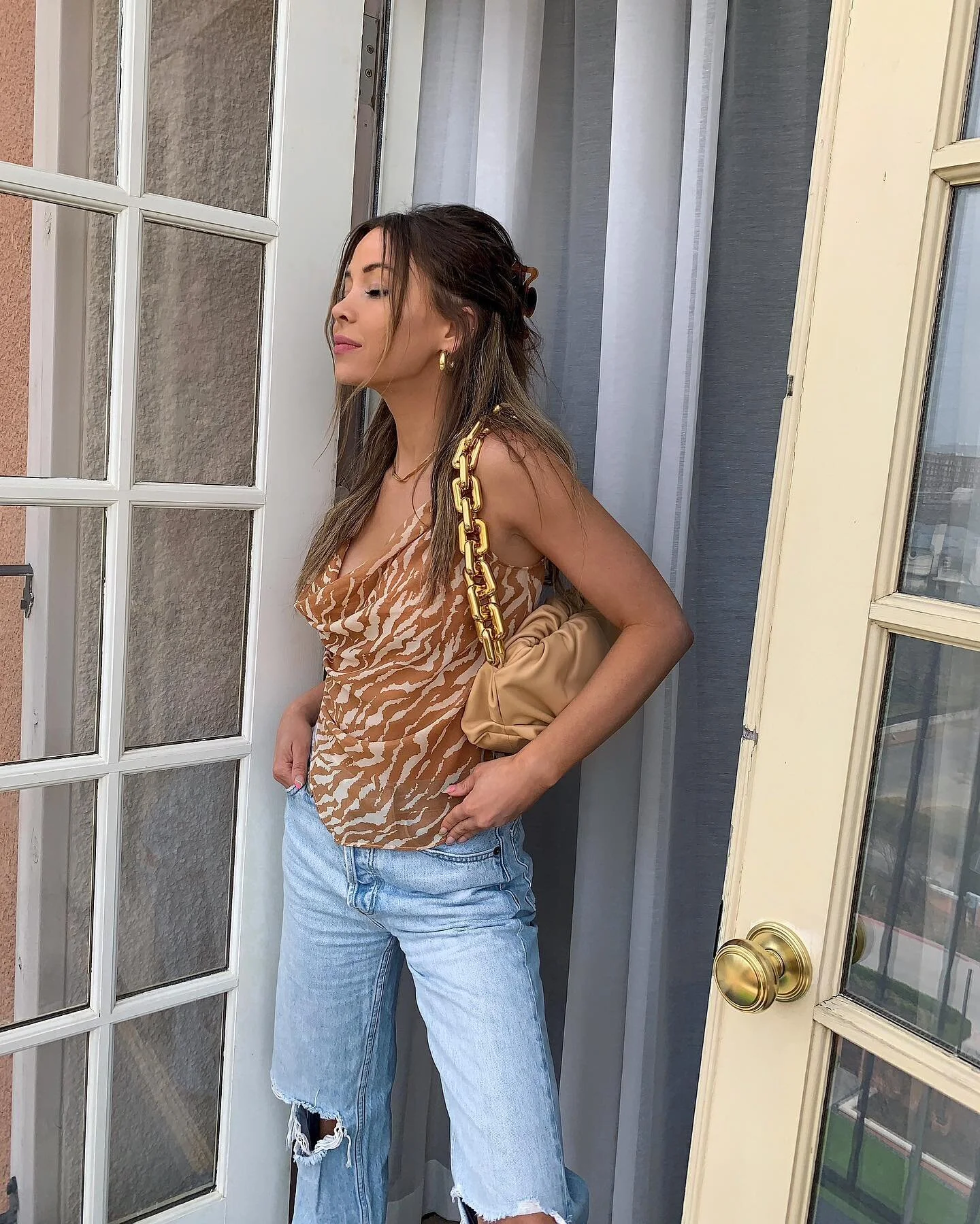 why shouldn&rsquo;t i mess with Texas?! 😝
@revolve #revolveinbloom