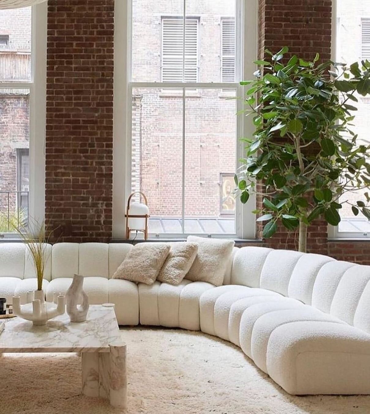 Boucl&eacute; has been my #1 fabric feels this month- like being hugged by a cloud... 🌫🐑 
Ready for some snuggles??
.
.
.
Custom Elsa sofa by @modernlovefurniture 
Found via @antiquedesignct
.

#channeltufting #architecture #livingroom #livingroomf