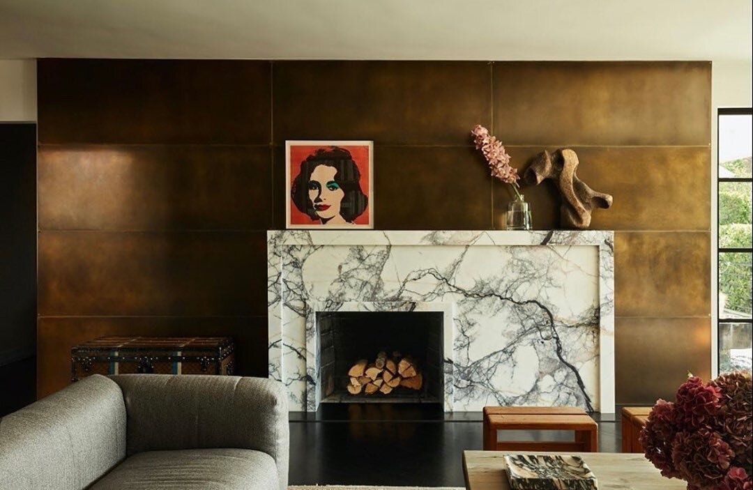 Bronze &amp; marble by @hallworthandheathens
.
Found via: @moncxiii
.
.

#marble #fireplace #asymmetrical #interiordesigner #interiordesign #architecturedesign #interiorarchitect #creativearchitecture #interiordesigners #chicagodesign #archidaily #ch