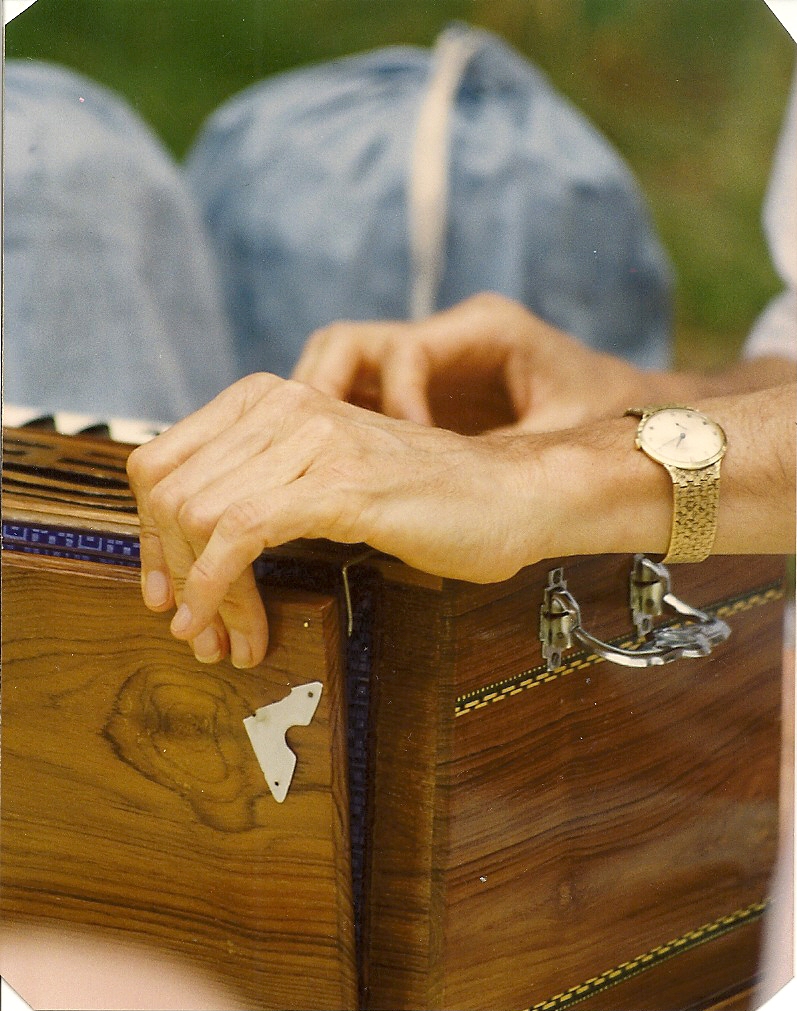 Guruji's Hands Harmonium0001.jpg