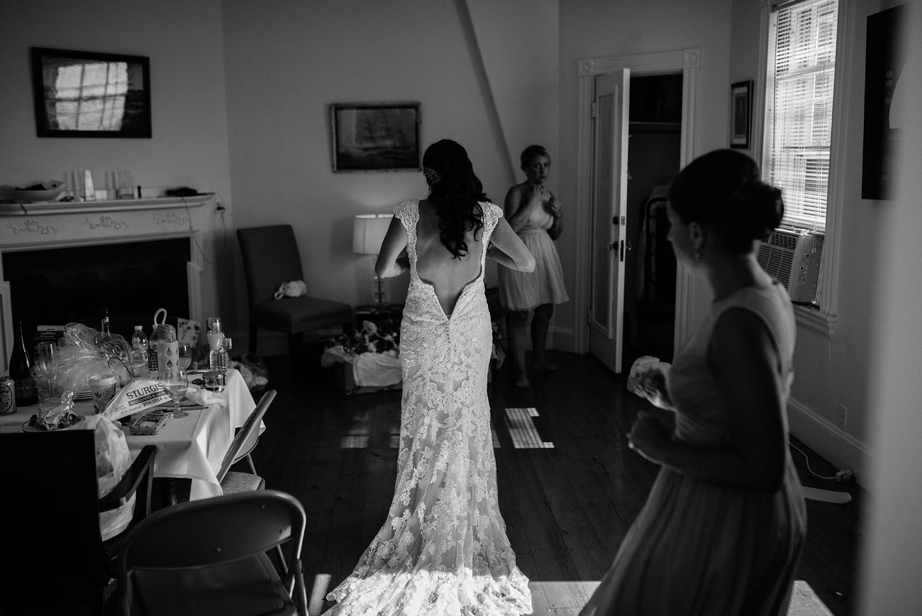 bride getting ready in black and white fun lifestyle eastern point yacht club